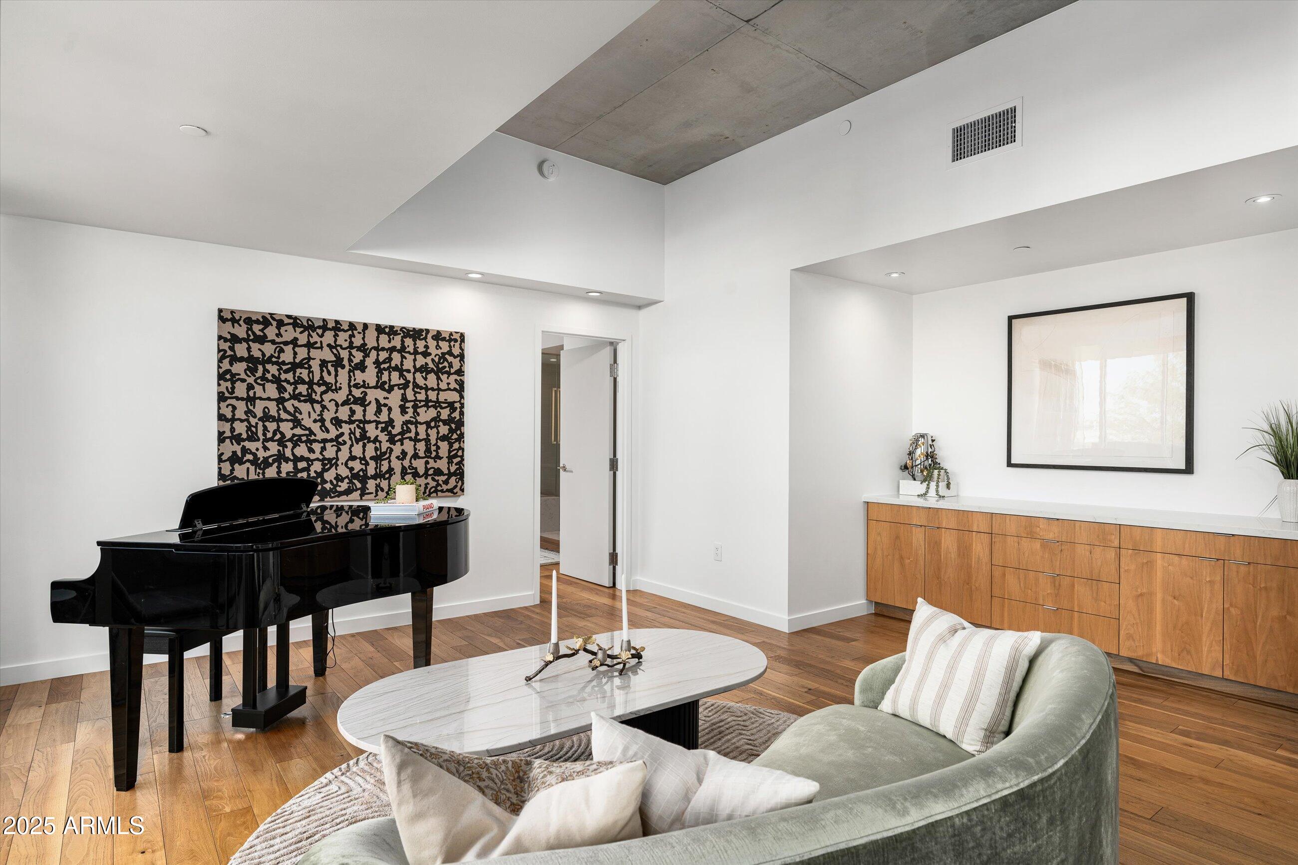 5455 E LINCOLN Drive, 3002