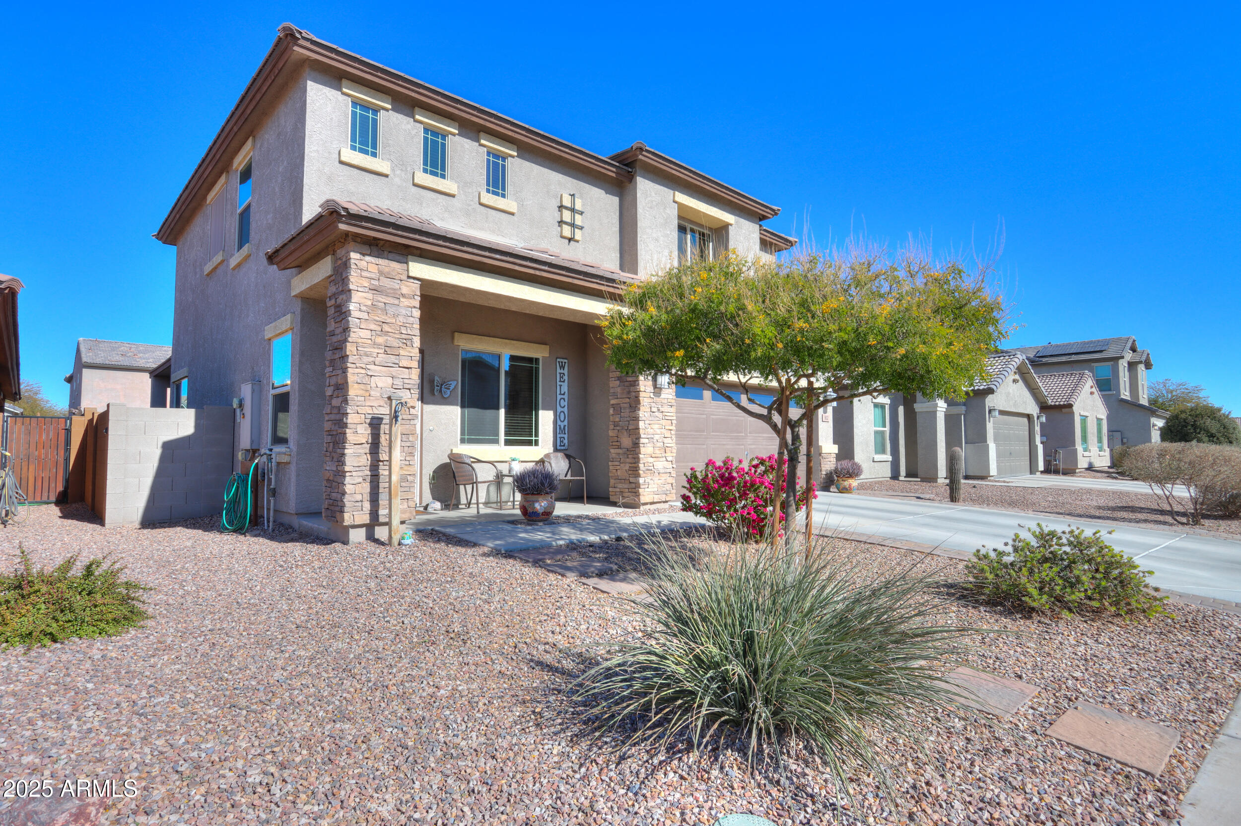 802 W JARDIN Drive