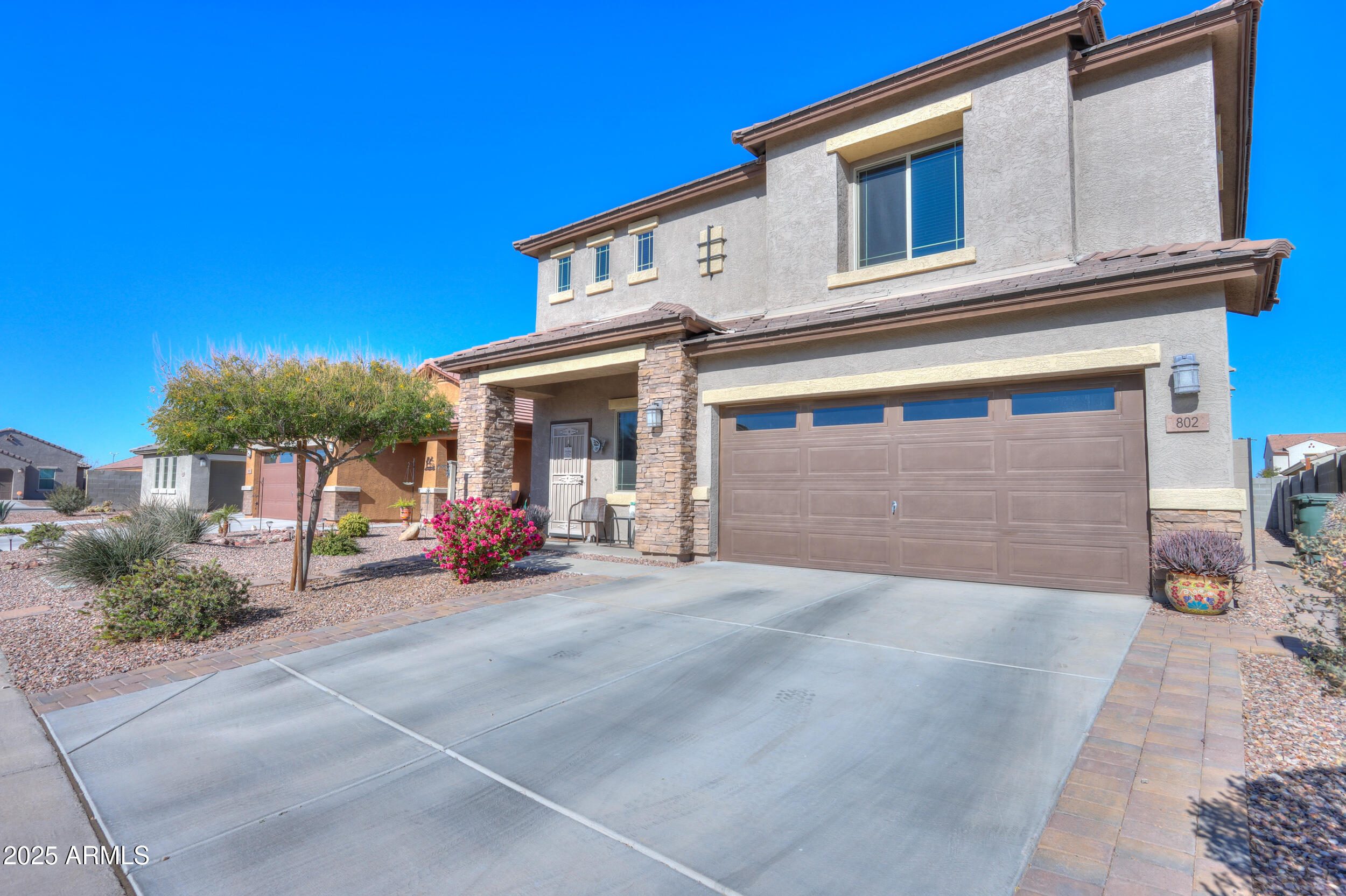 802 W JARDIN Drive