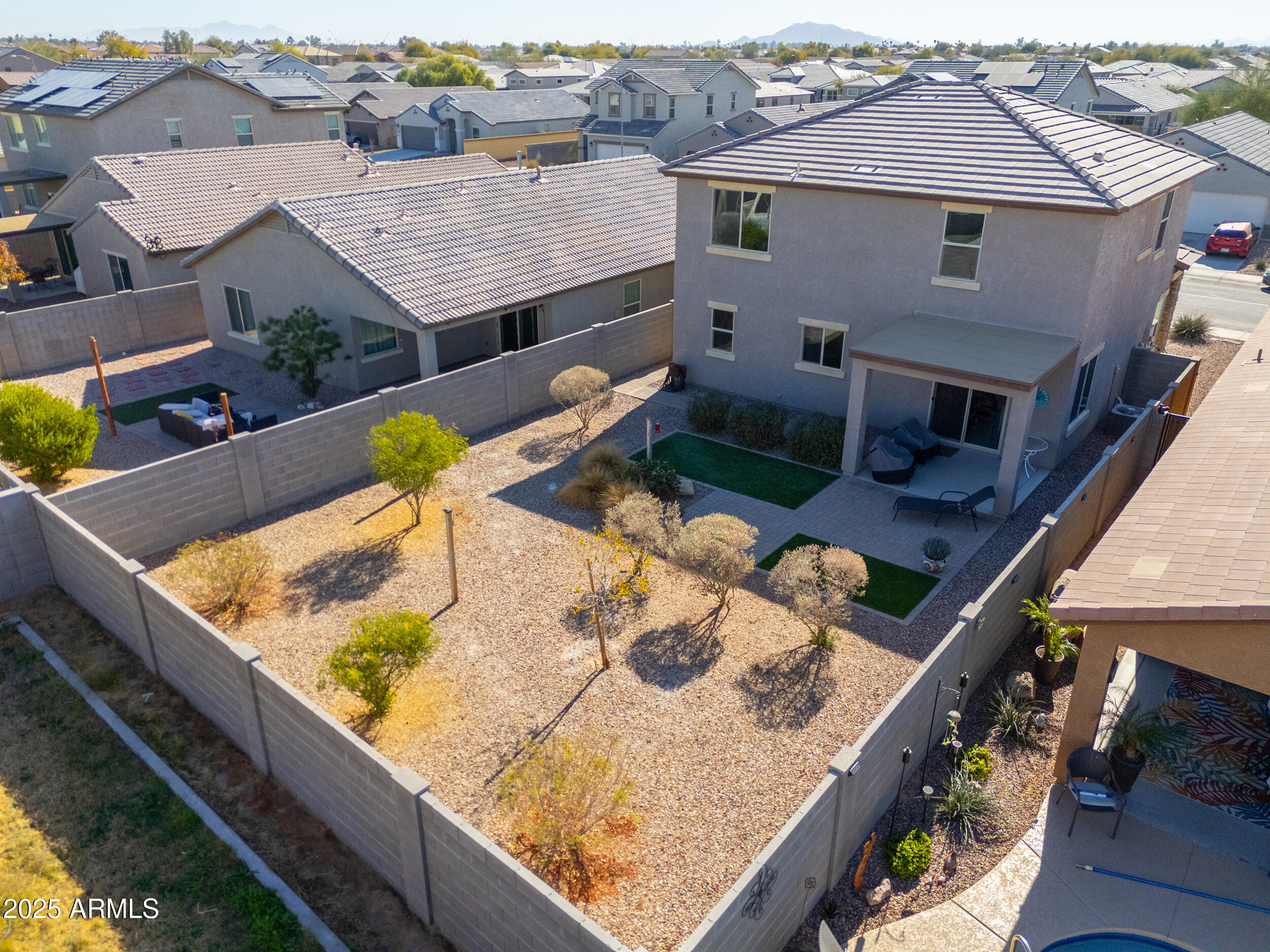 802 W JARDIN Drive
