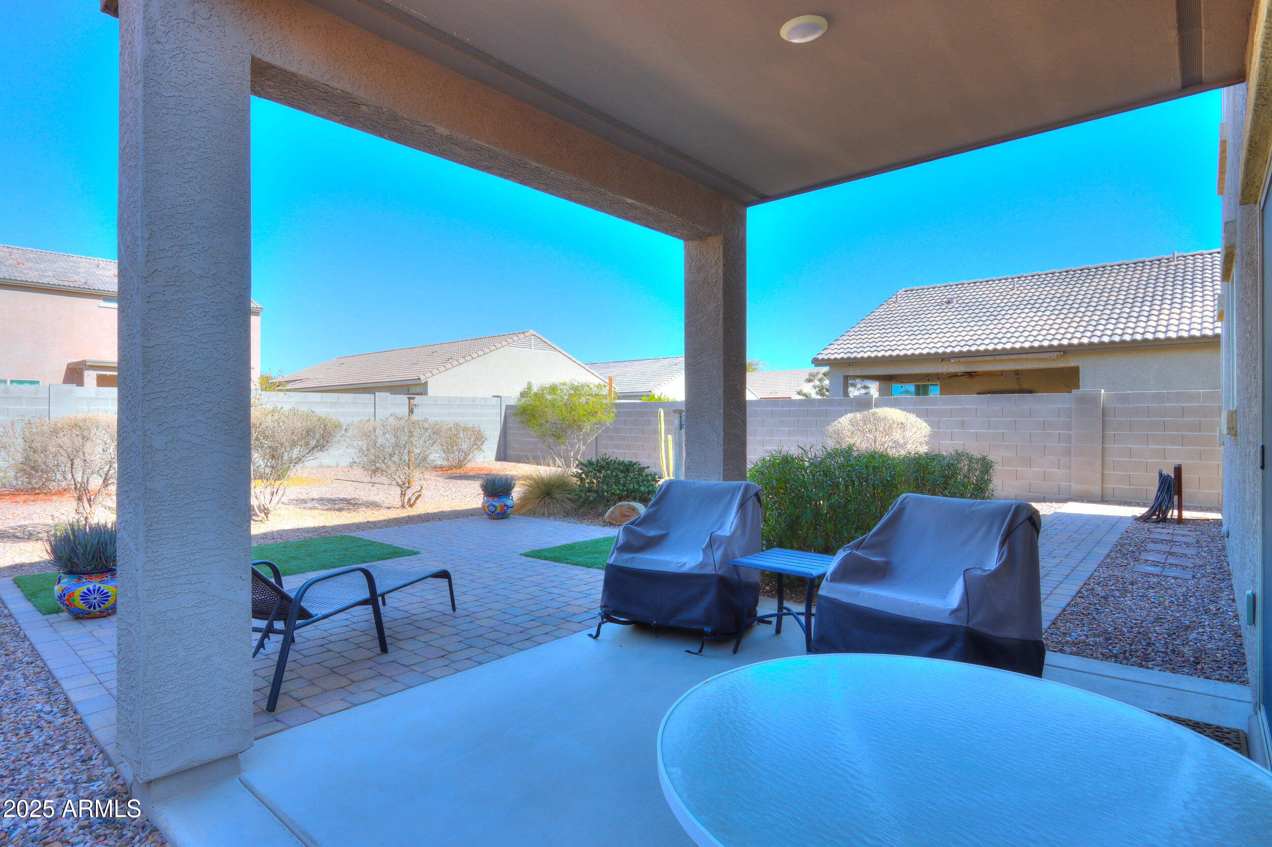 802 W JARDIN Drive