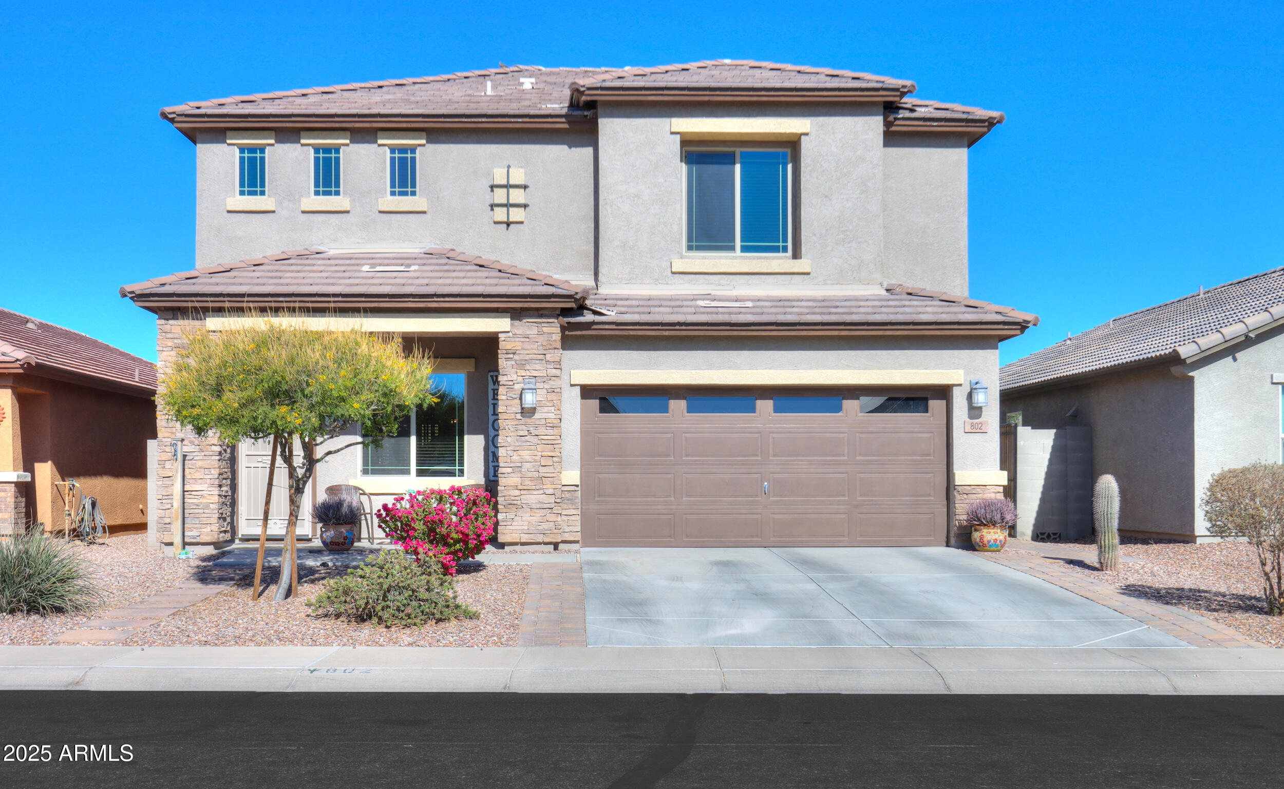 802 W JARDIN Drive