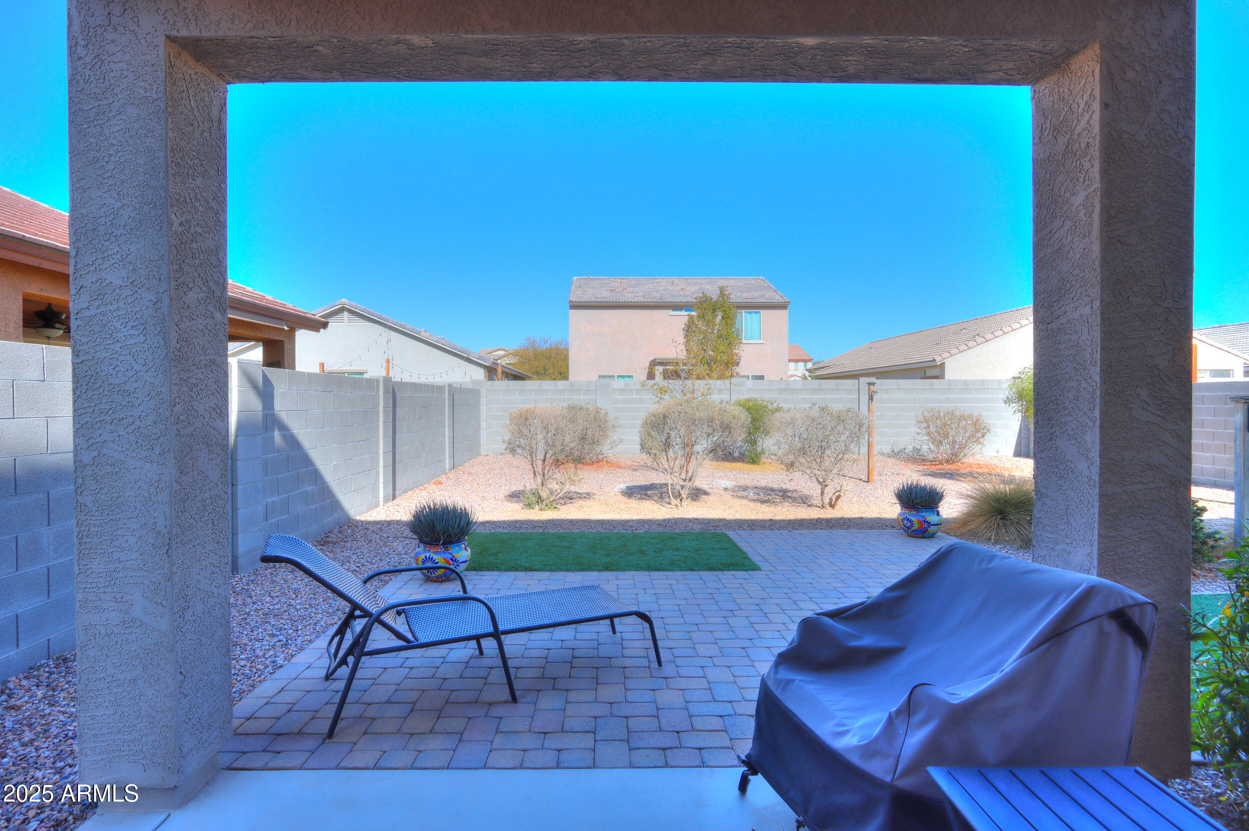 802 W JARDIN Drive