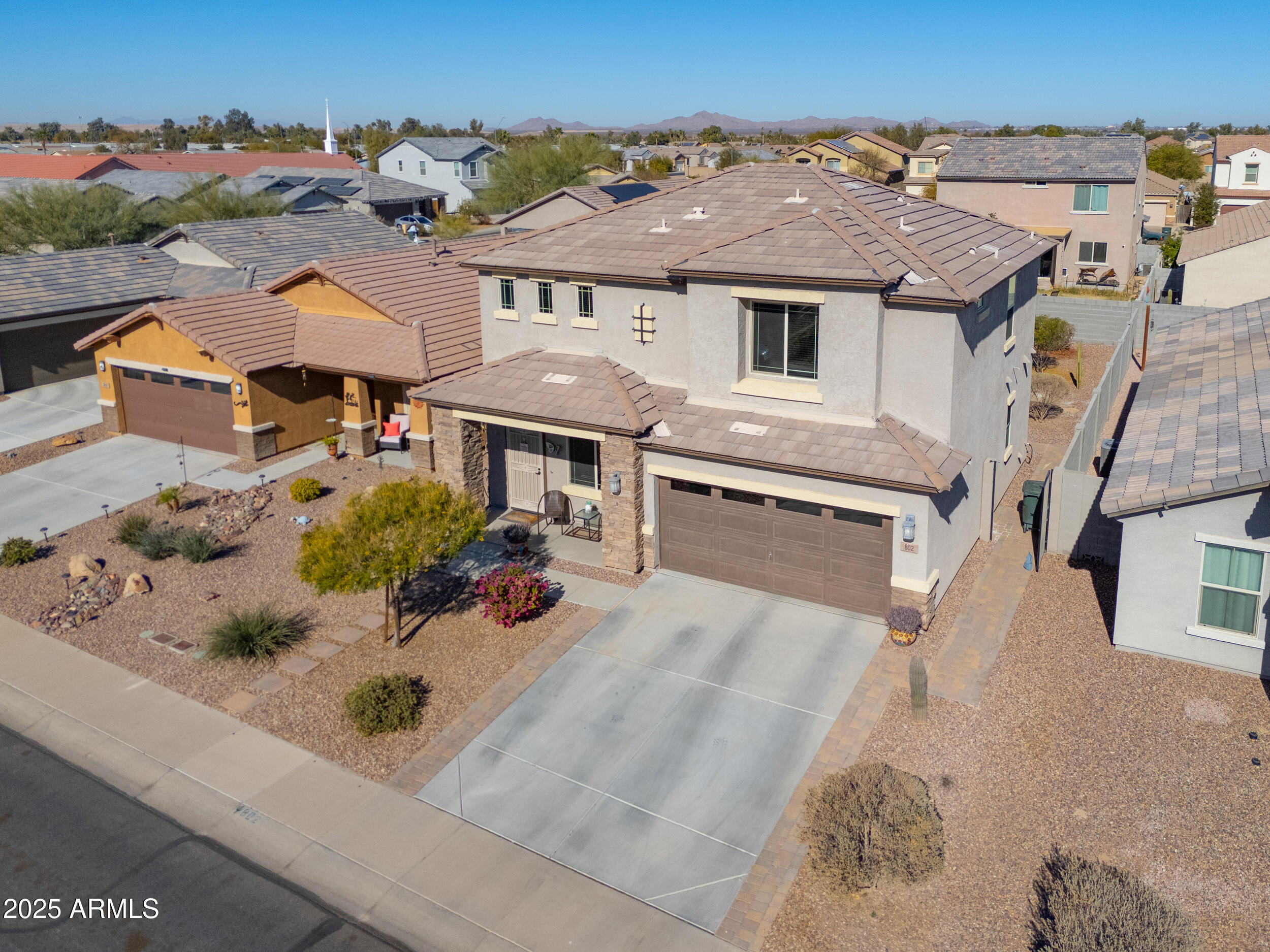 802 W JARDIN Drive