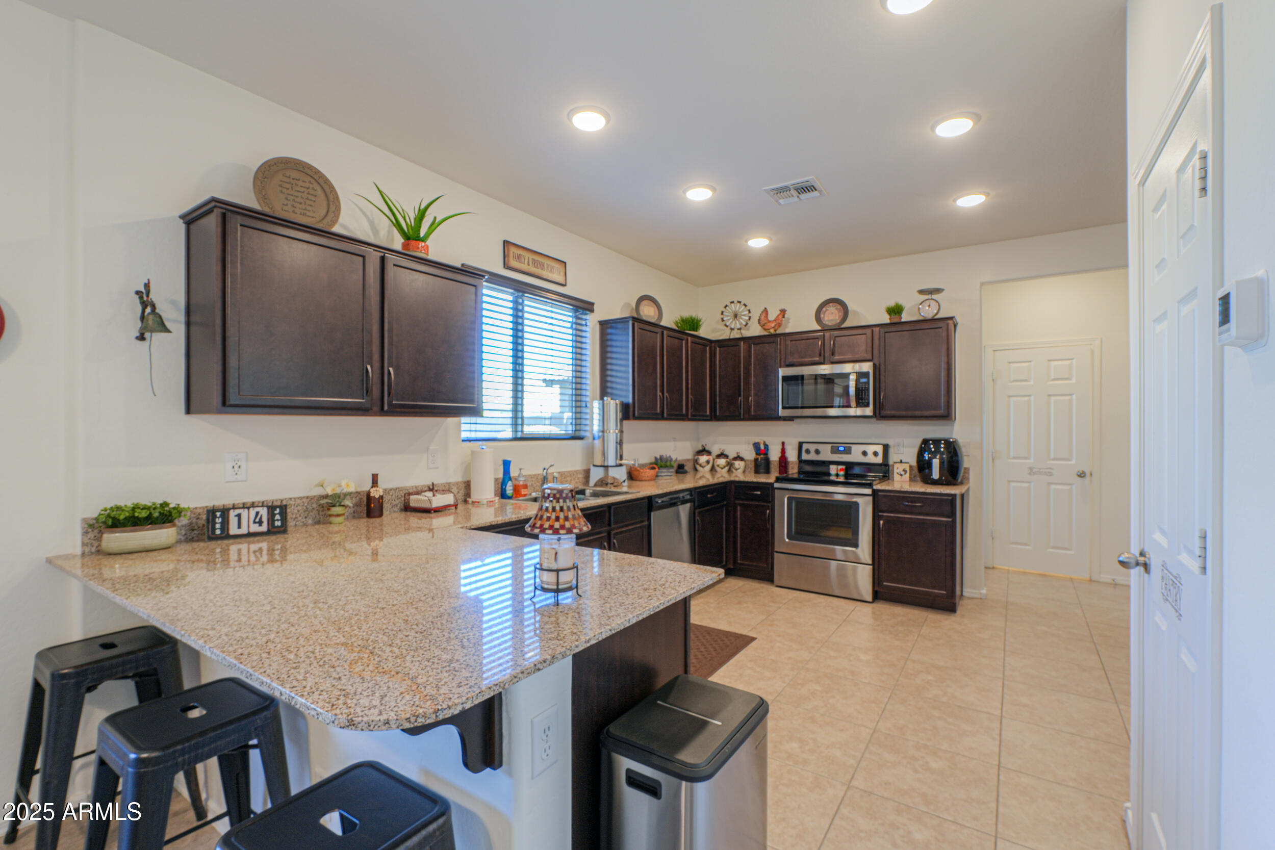 802 W JARDIN Drive