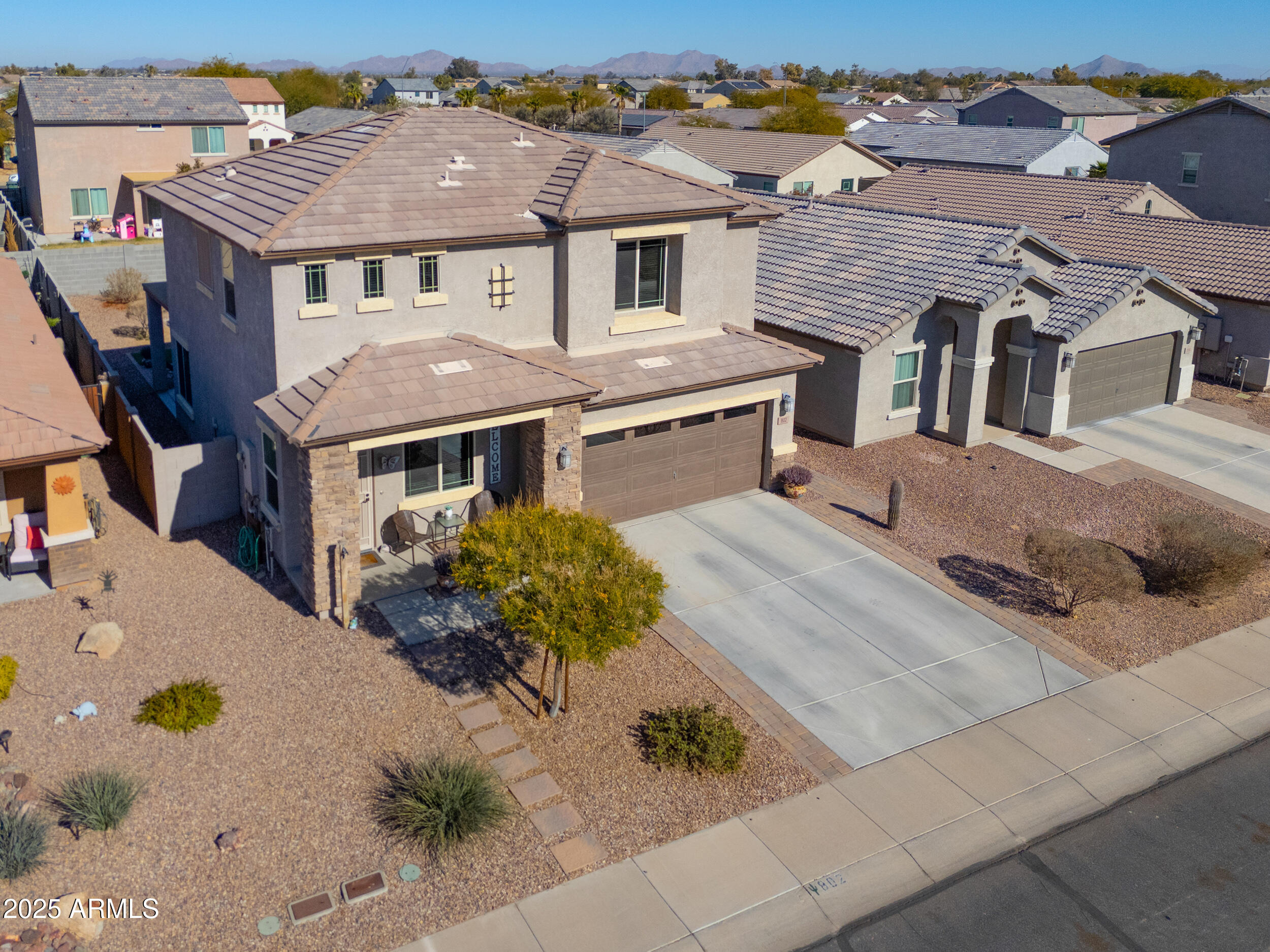 802 W JARDIN Drive