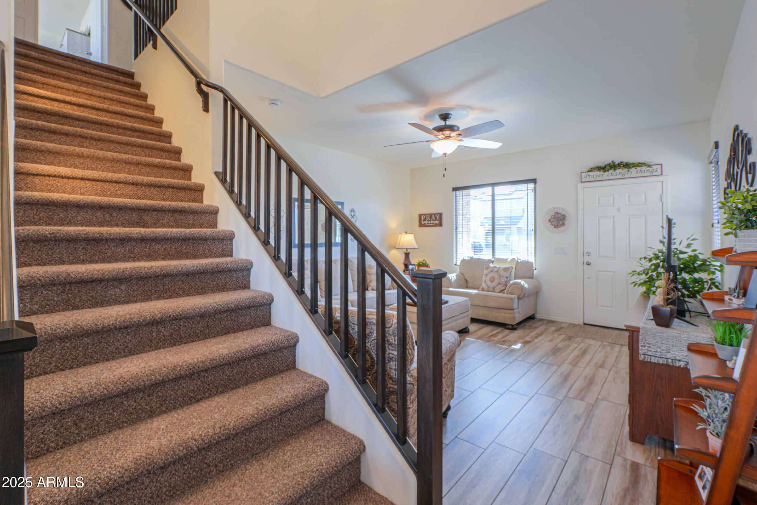 802 W JARDIN Drive