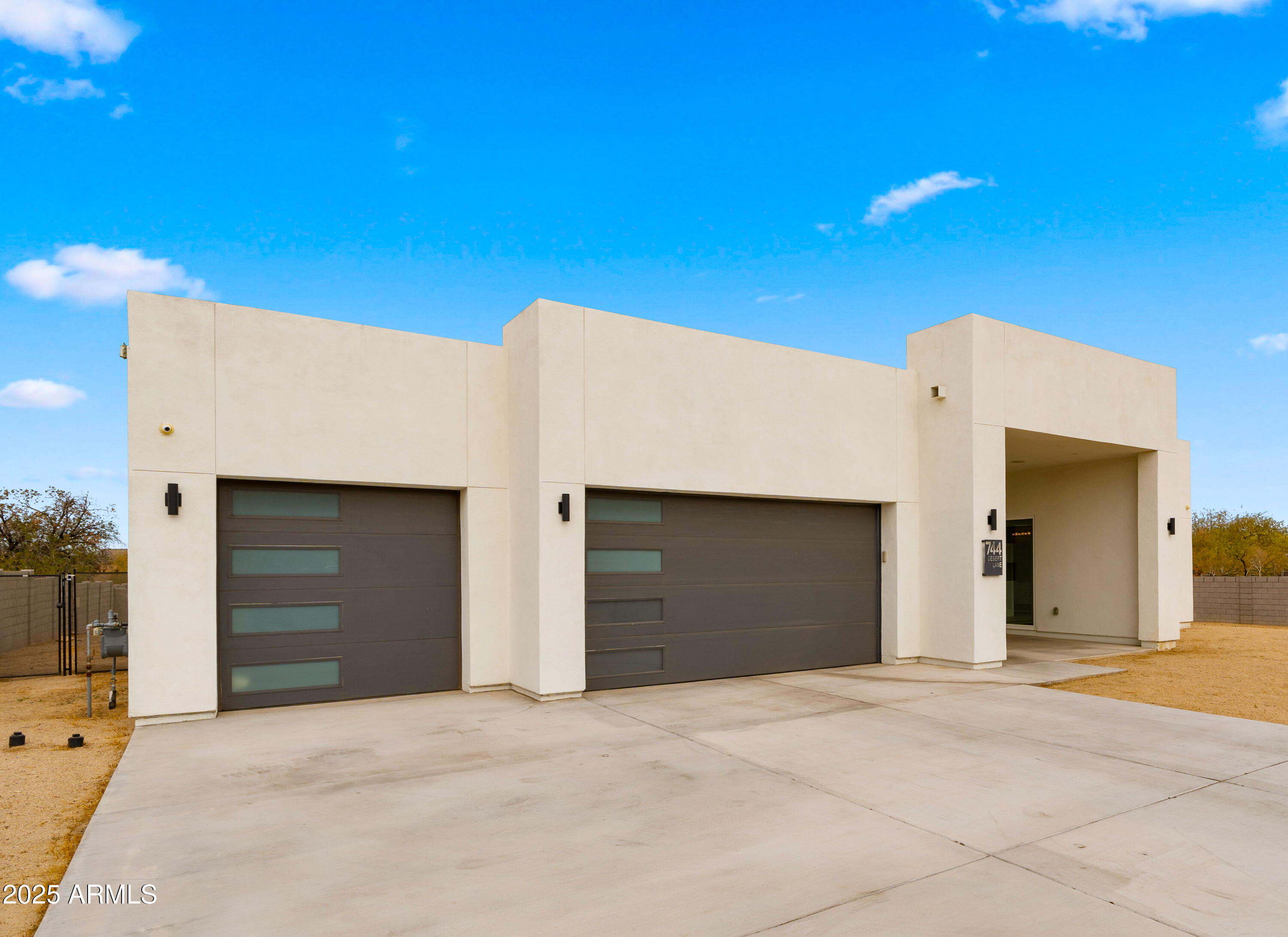 744 E Desert Lane