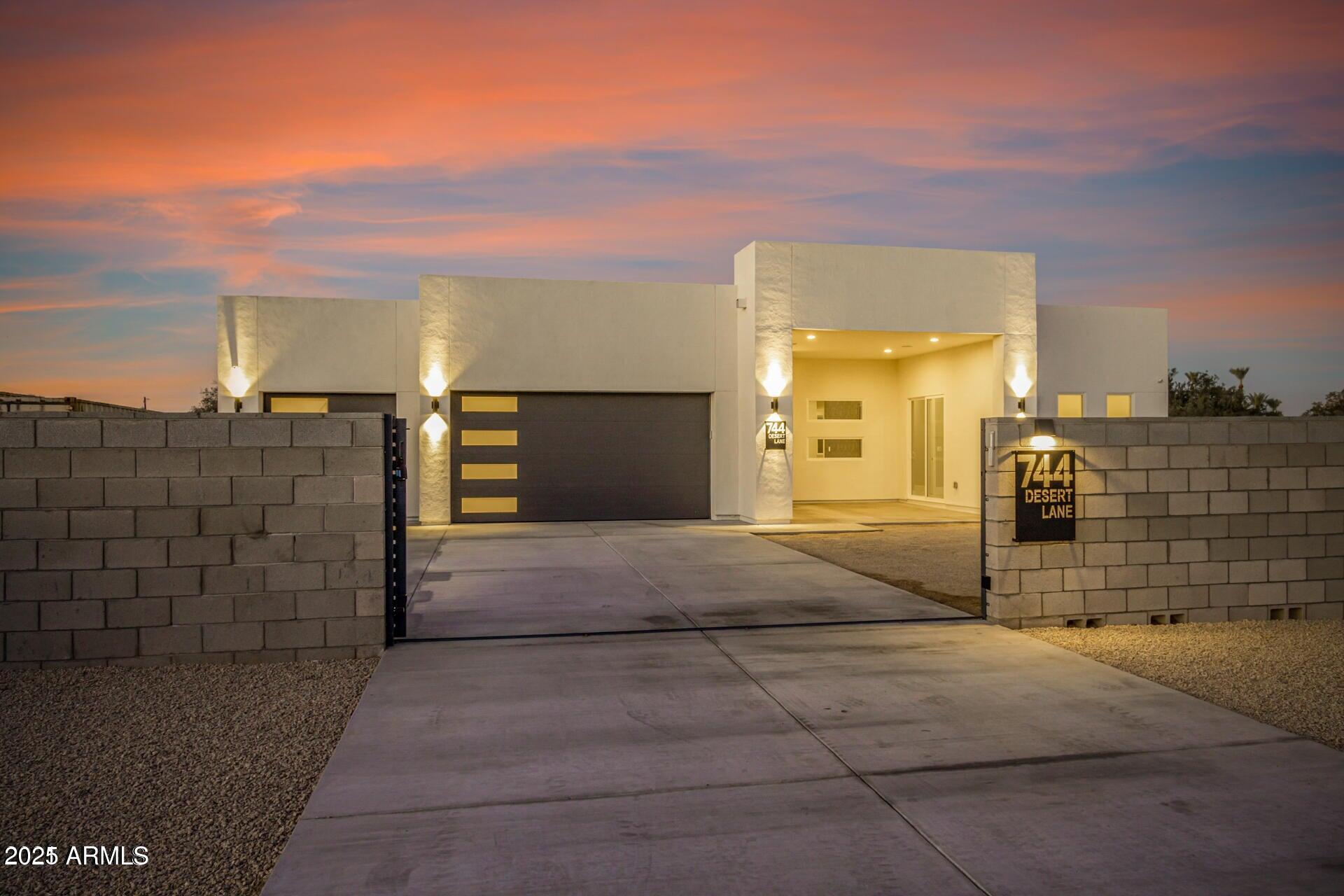 744 E Desert Lane