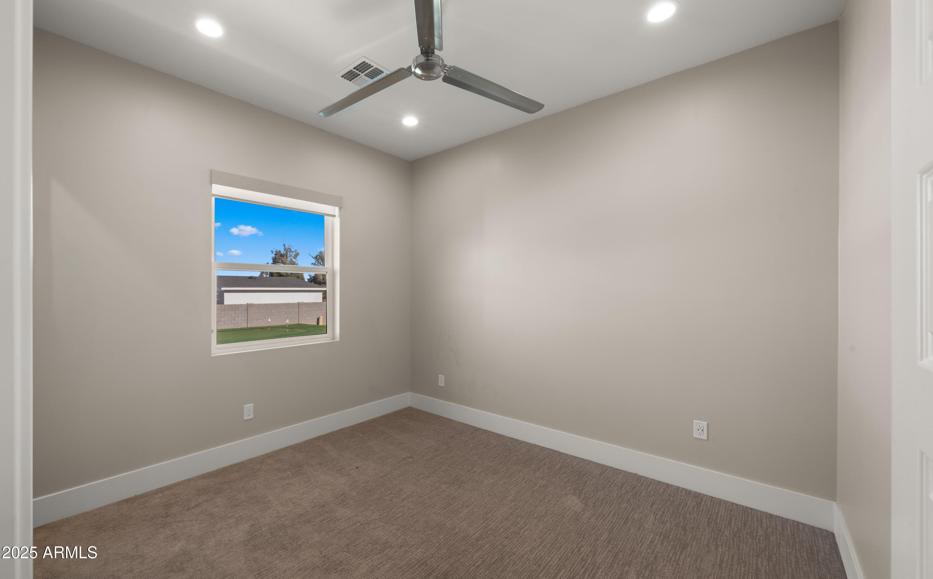 744 E Desert Lane