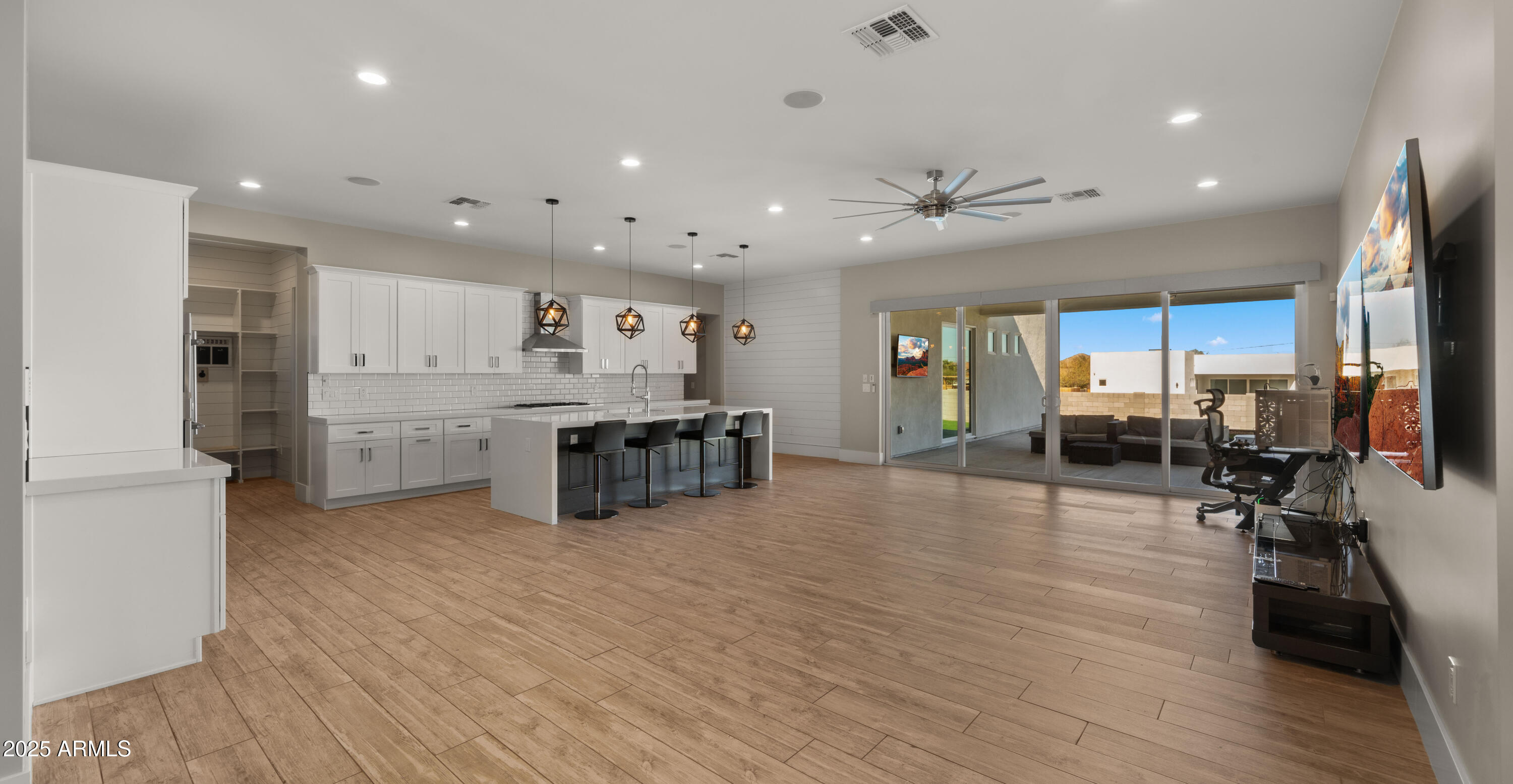 744 E Desert Lane