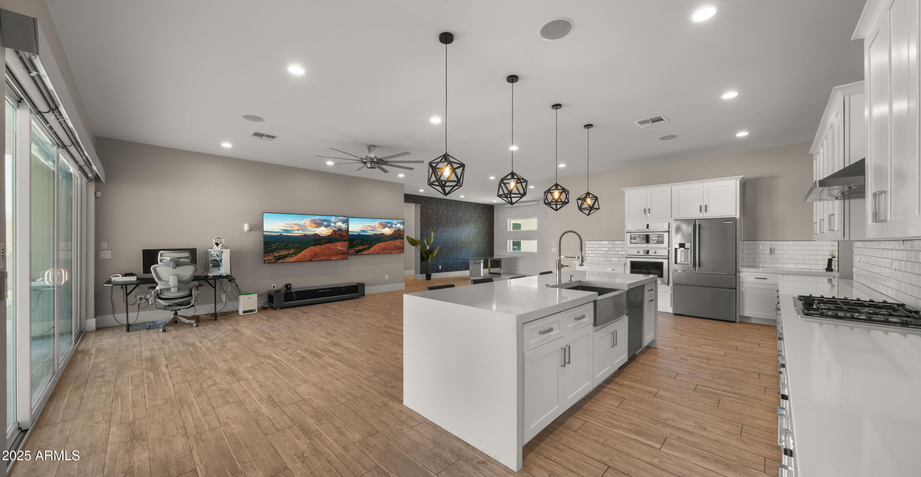 744 E Desert Lane