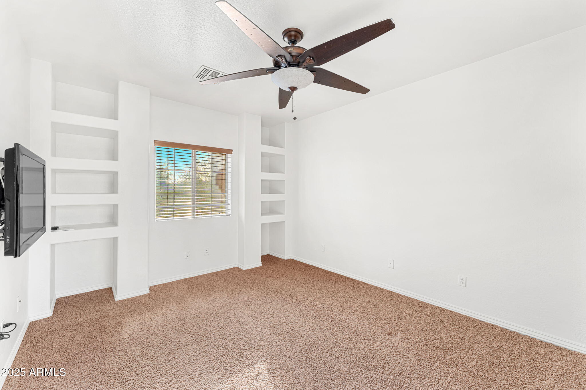 3935 E ROUGH RIDER Road, 1235