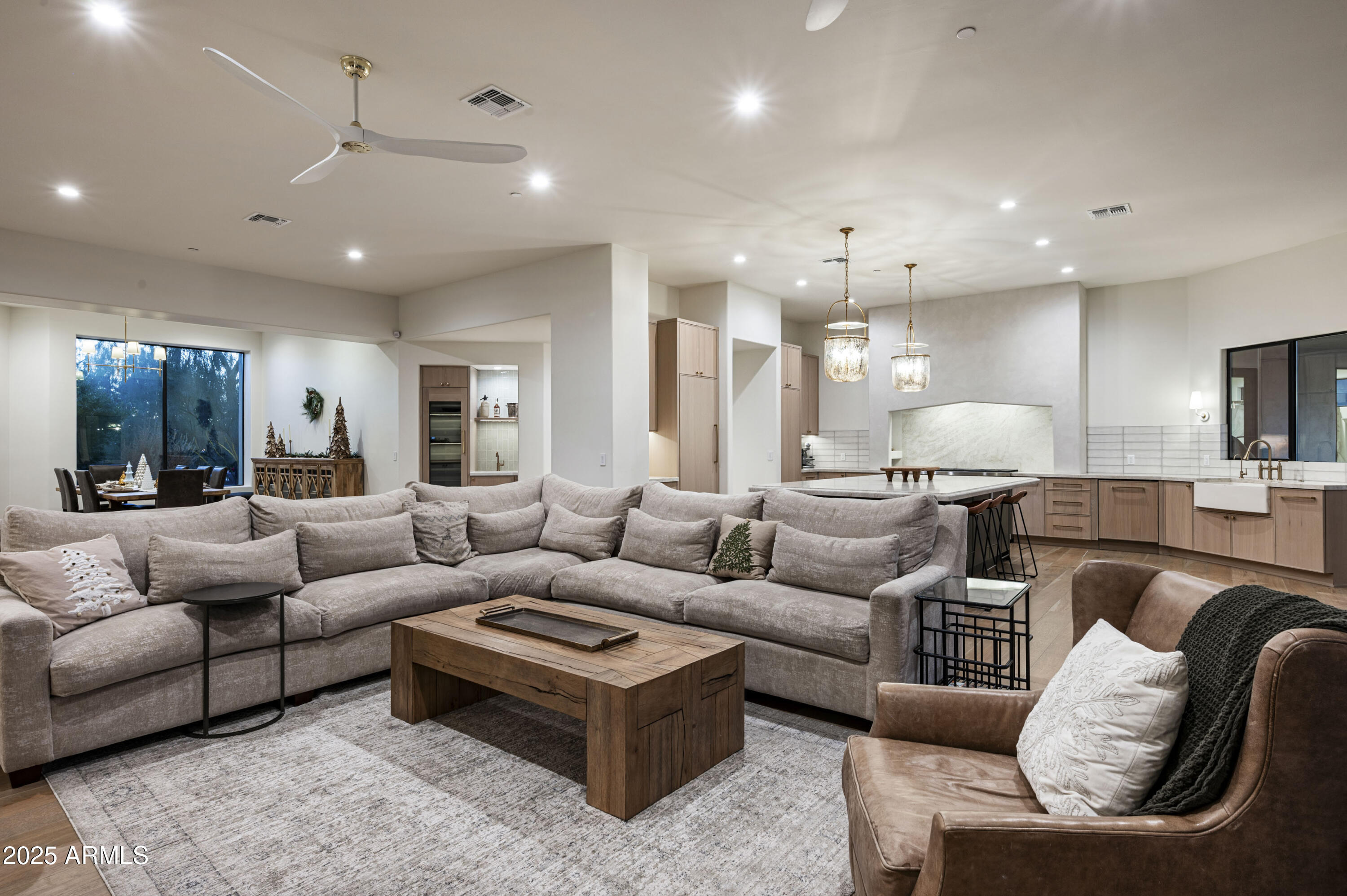 8250 E VIA DEL SOL Drive