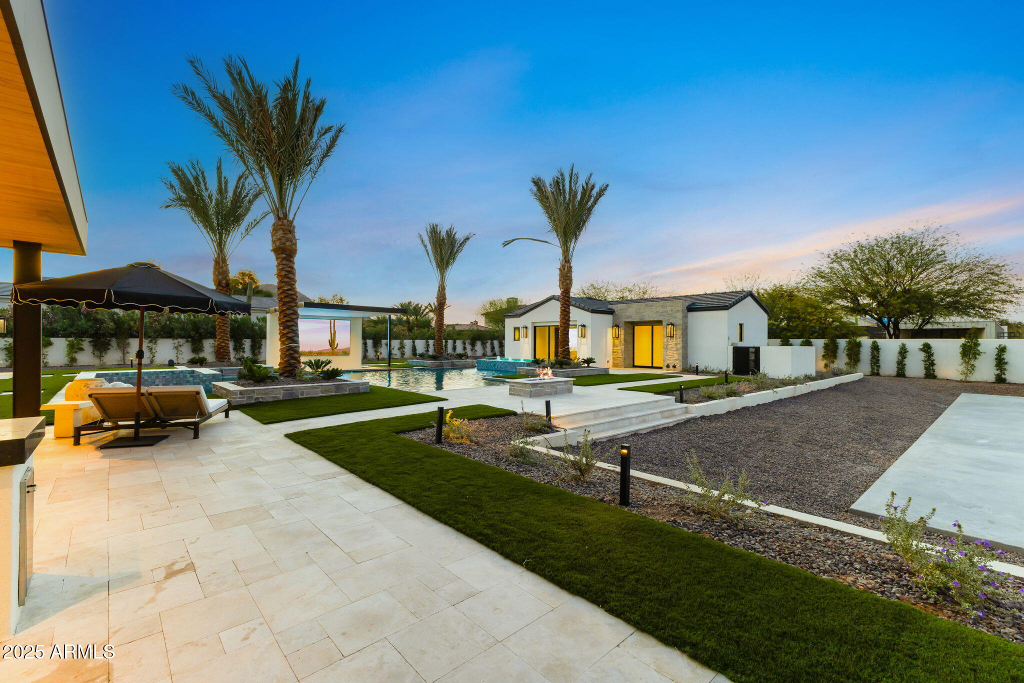 6836 E HUMMINGBIRD Lane