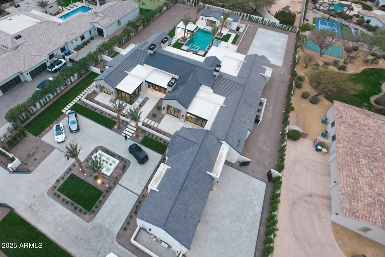6836 E HUMMINGBIRD Lane