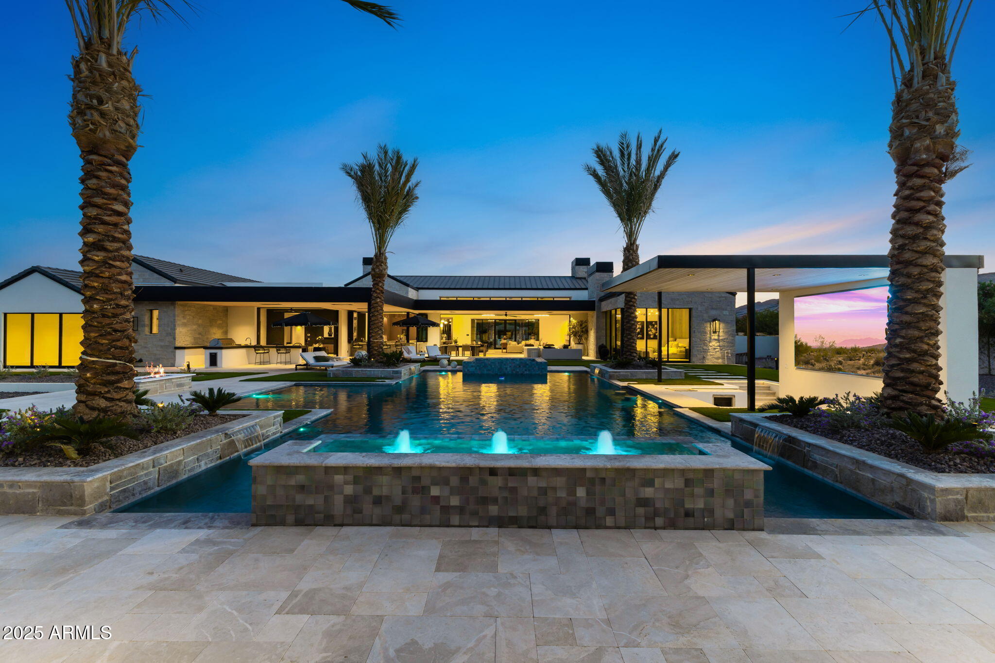 6836 E HUMMINGBIRD Lane