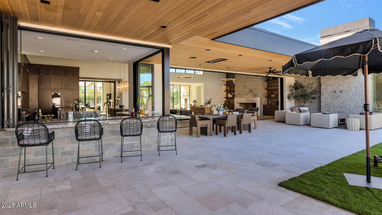 6836 E HUMMINGBIRD Lane