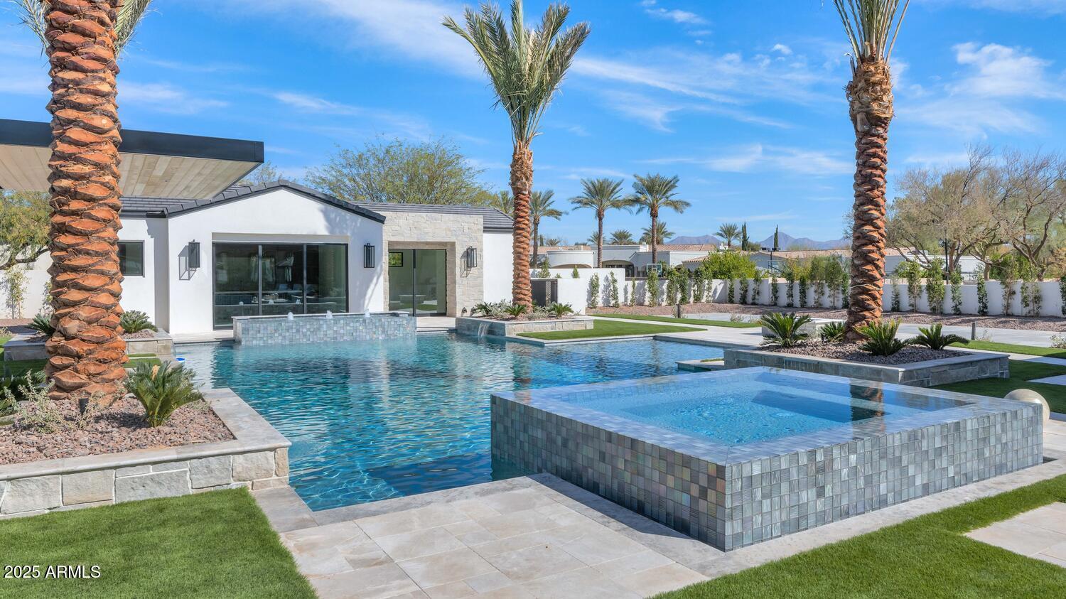 6836 E HUMMINGBIRD Lane