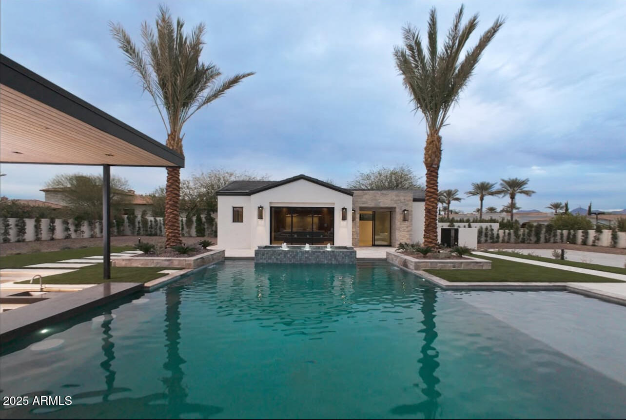 6836 E HUMMINGBIRD Lane