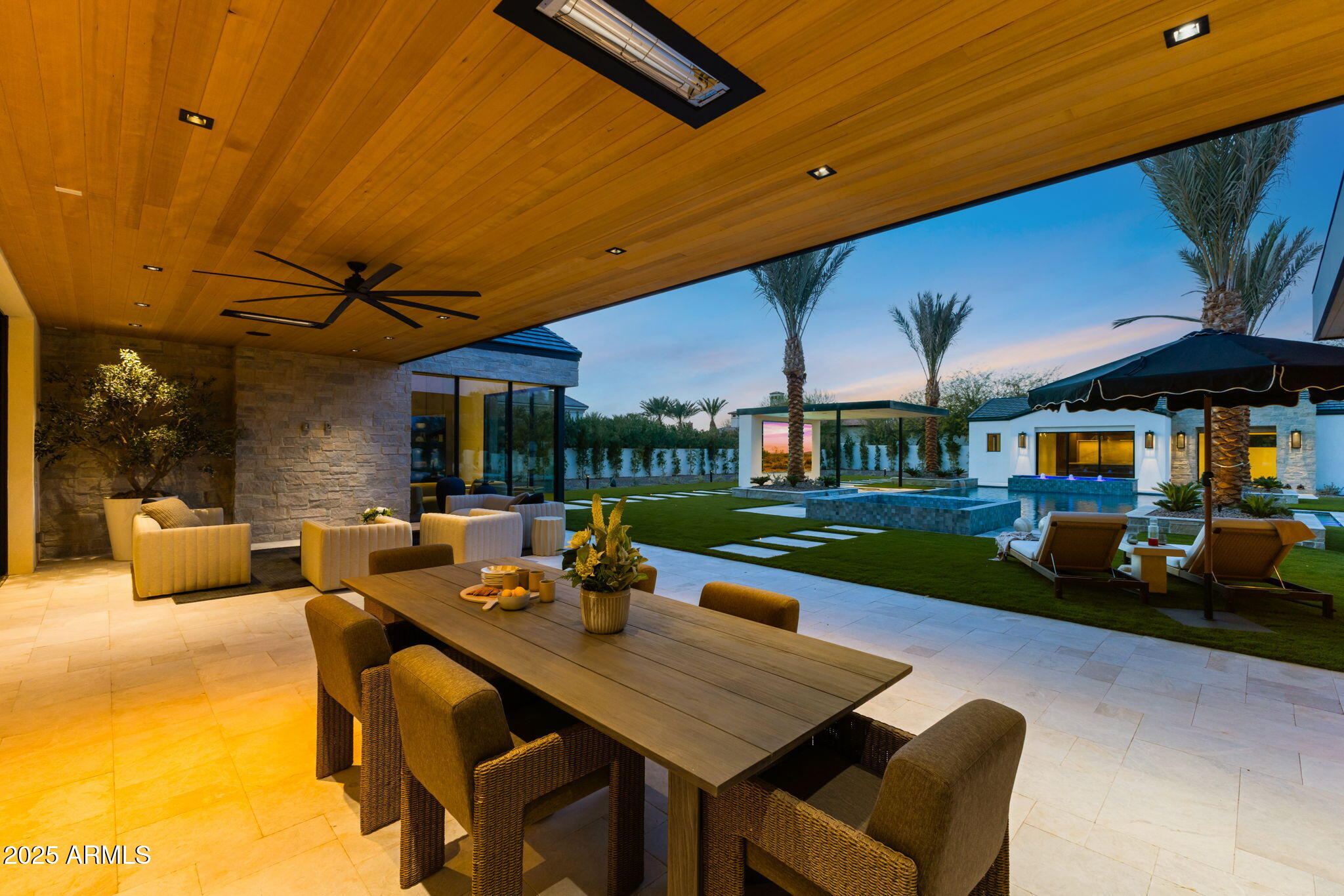6836 E HUMMINGBIRD Lane