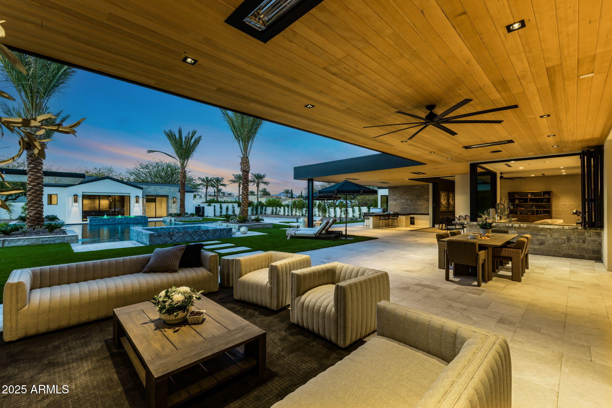 6836 E HUMMINGBIRD Lane