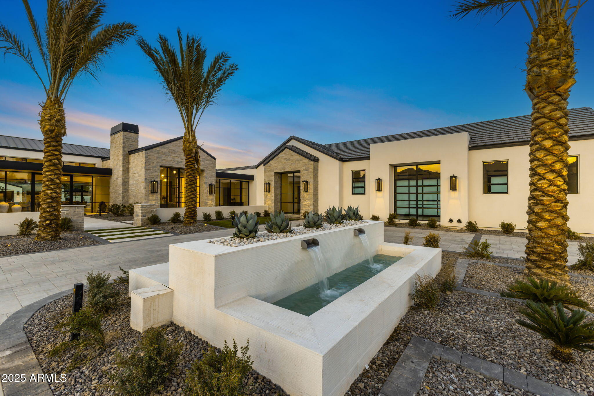 6836 E HUMMINGBIRD Lane