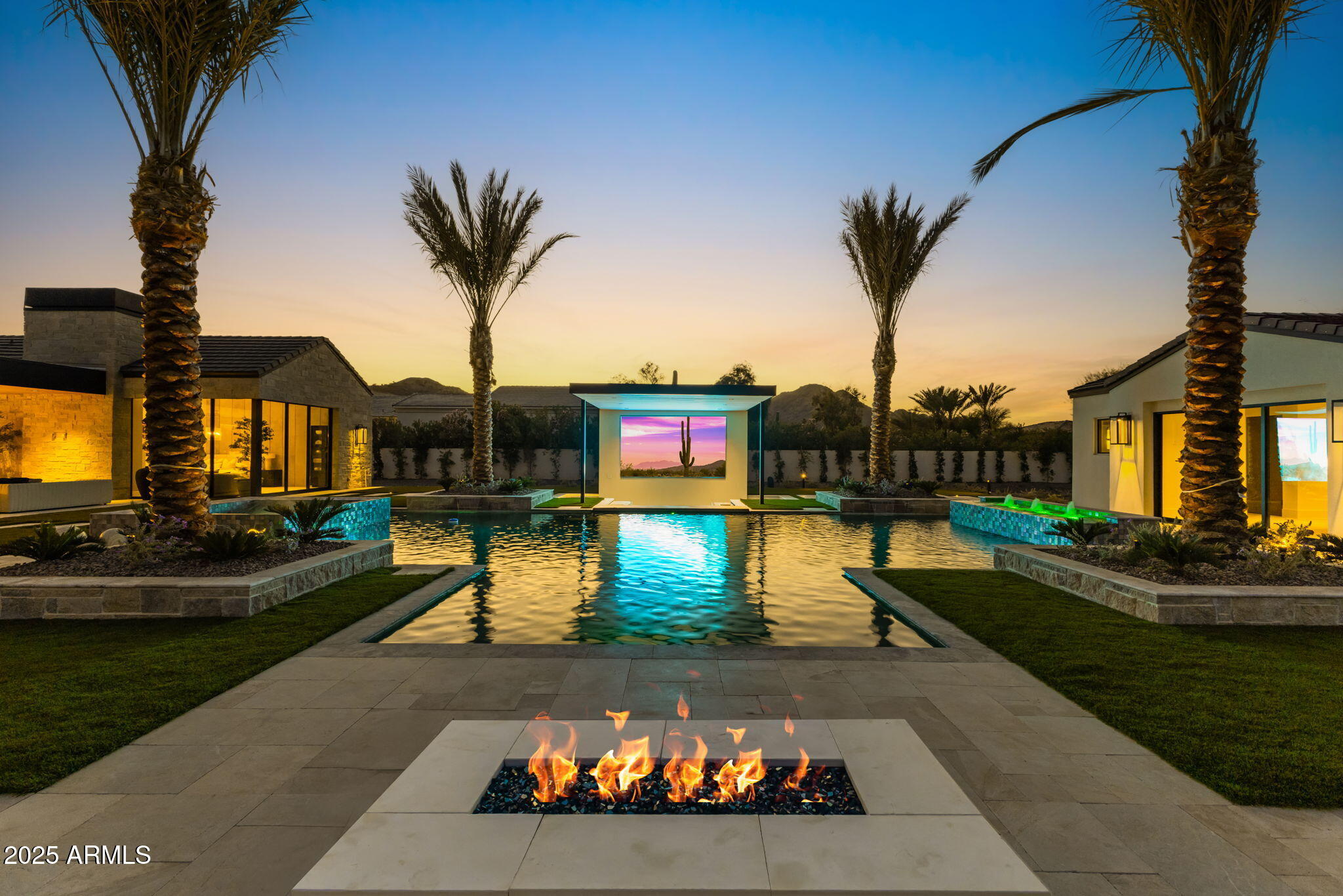 6836 E HUMMINGBIRD Lane