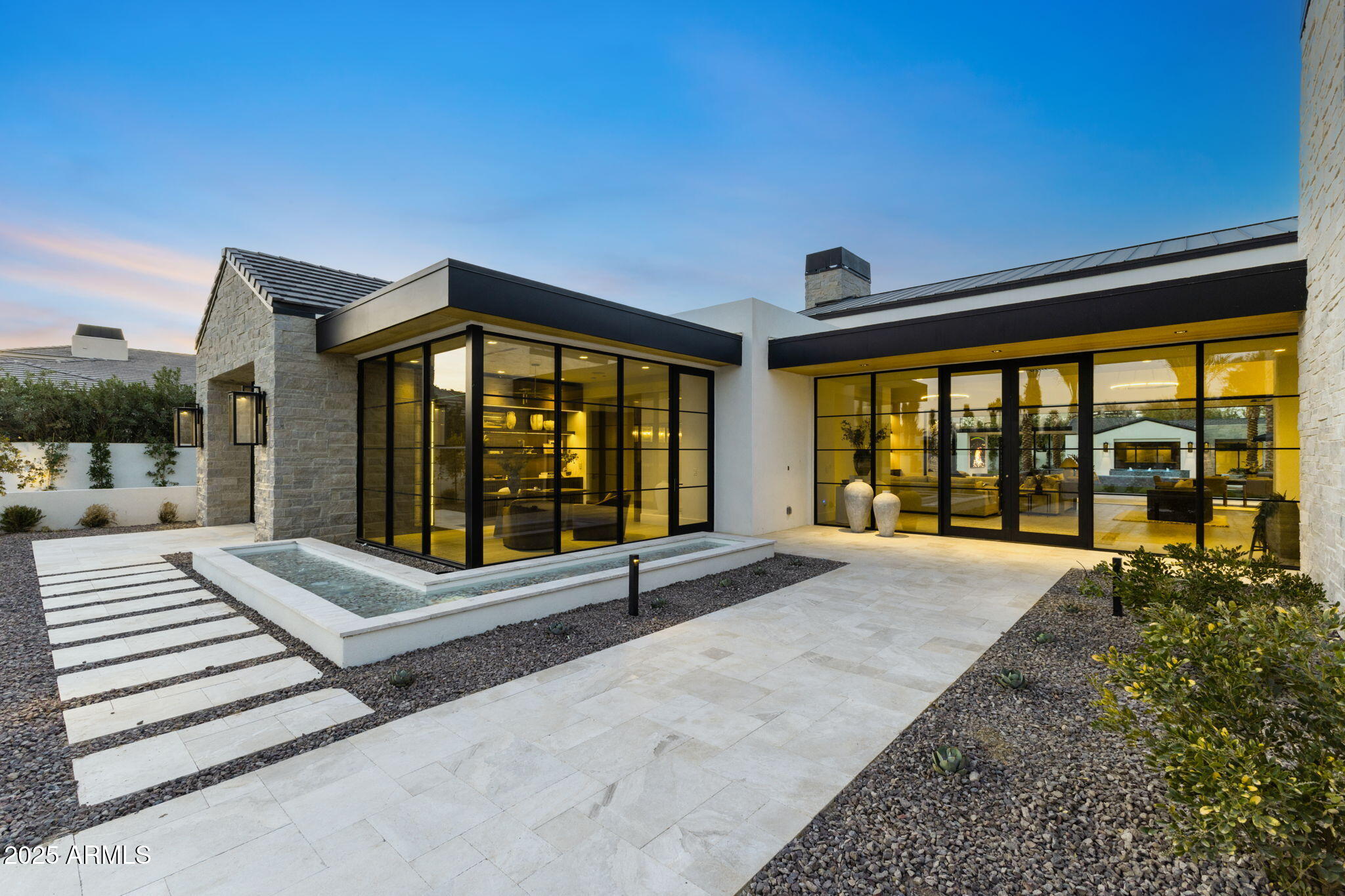6836 E HUMMINGBIRD Lane