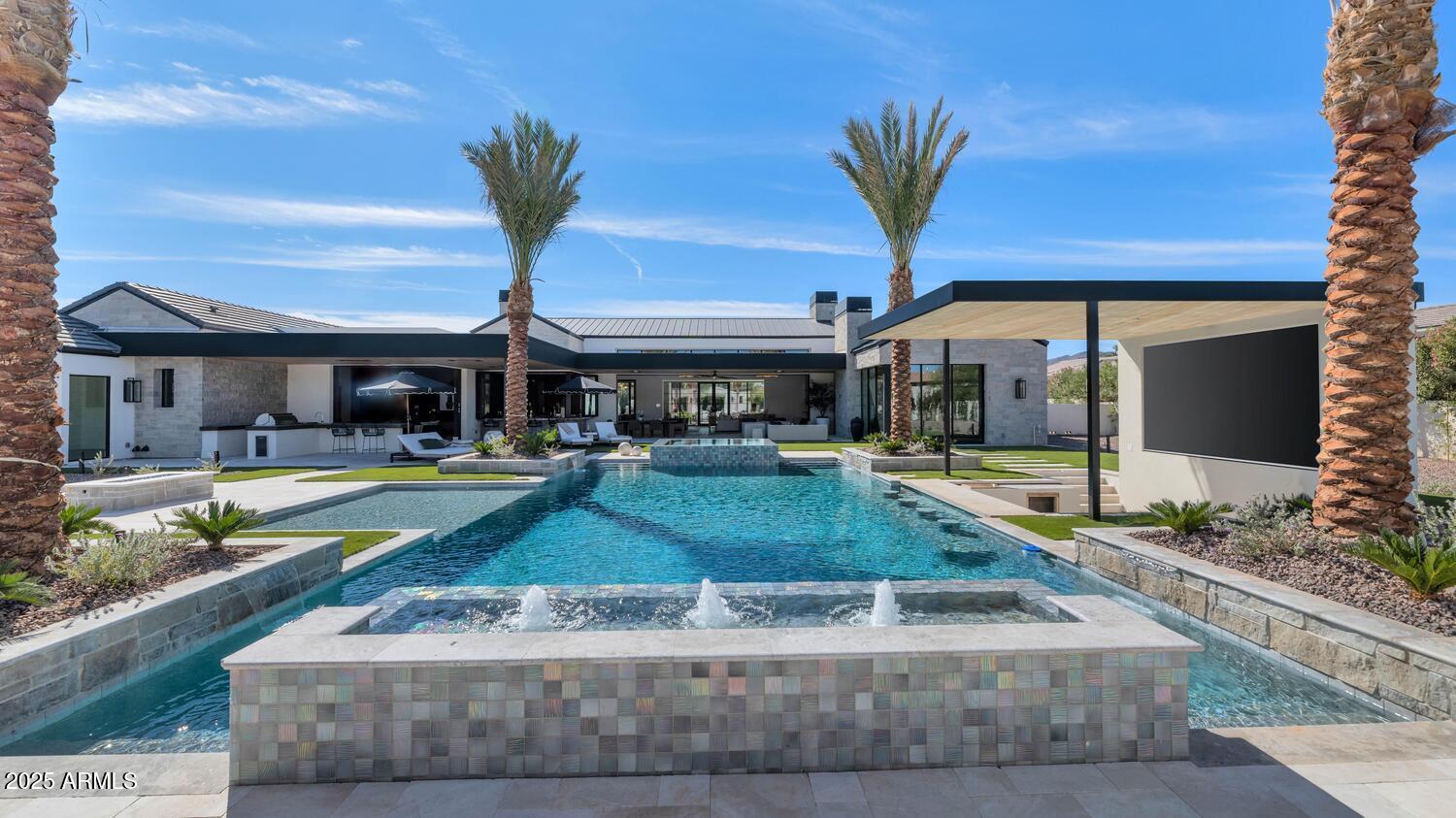 6836 E HUMMINGBIRD Lane