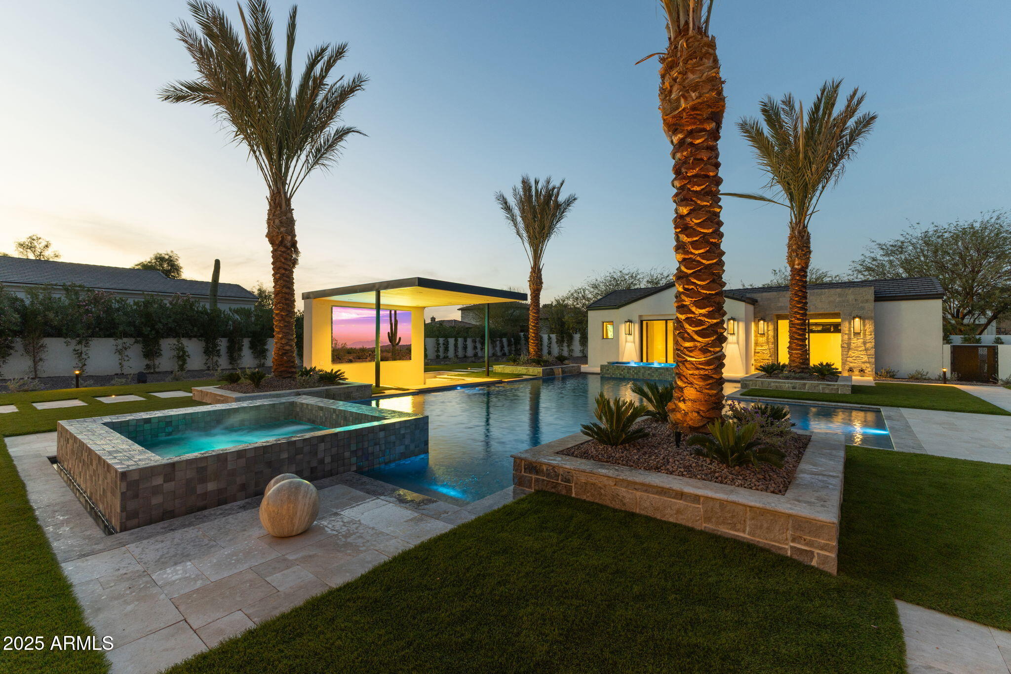 6836 E HUMMINGBIRD Lane