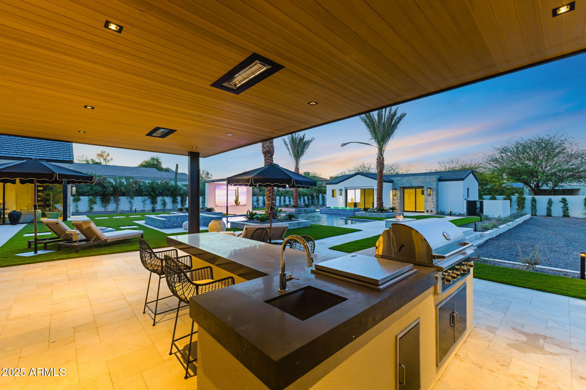 6836 E HUMMINGBIRD Lane