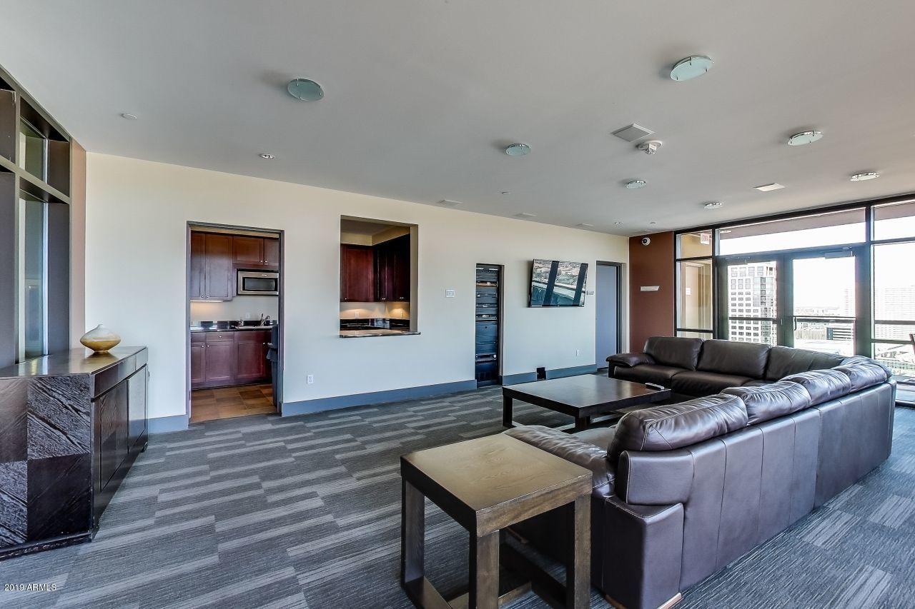 310 S 4TH Street, 902