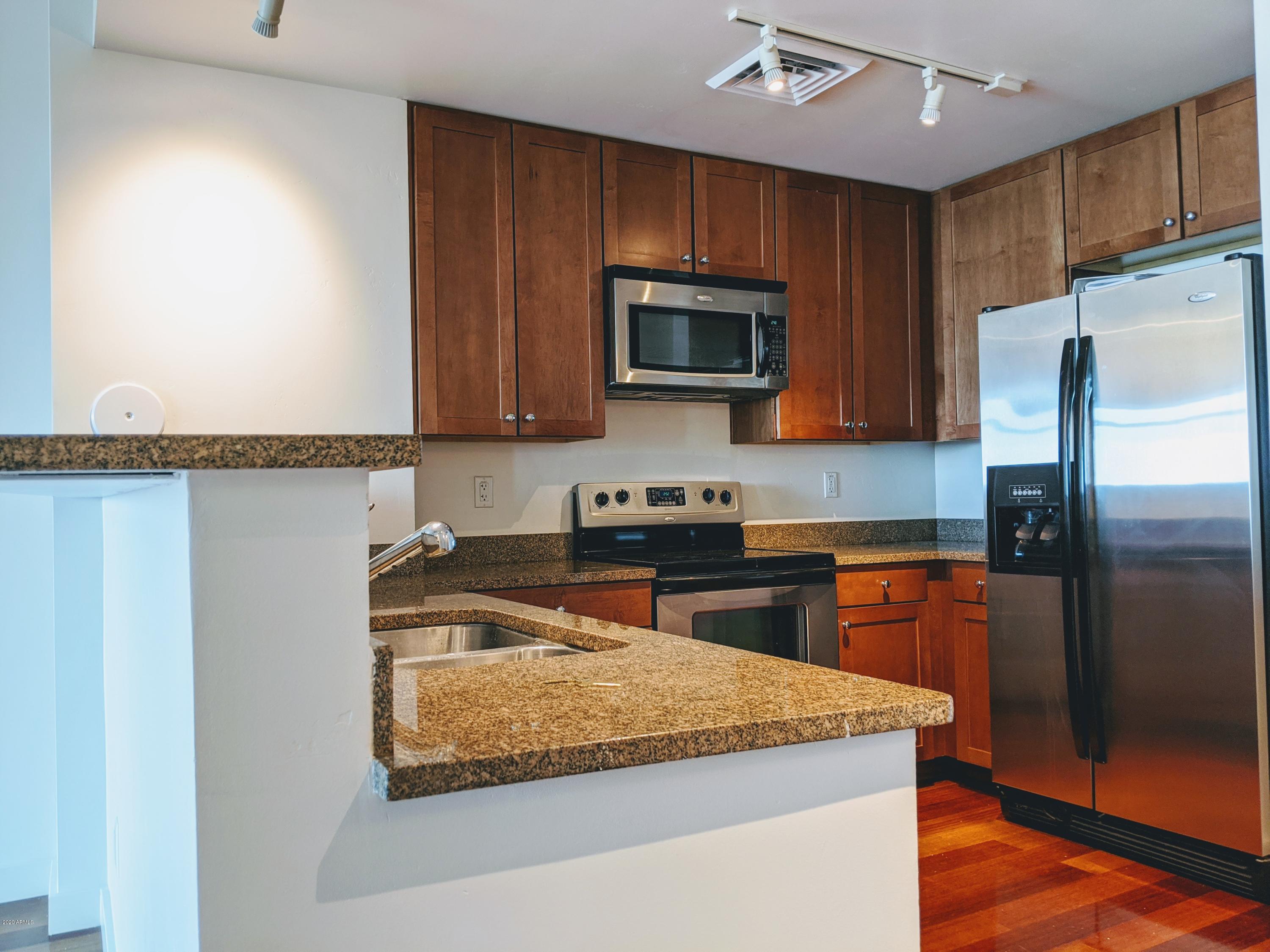 310 S 4TH Street, 902