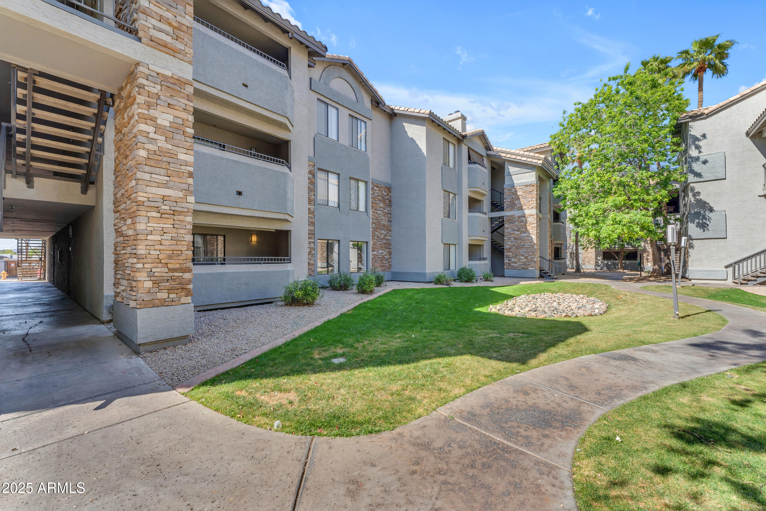 2025 E CAMPBELL Avenue, 140