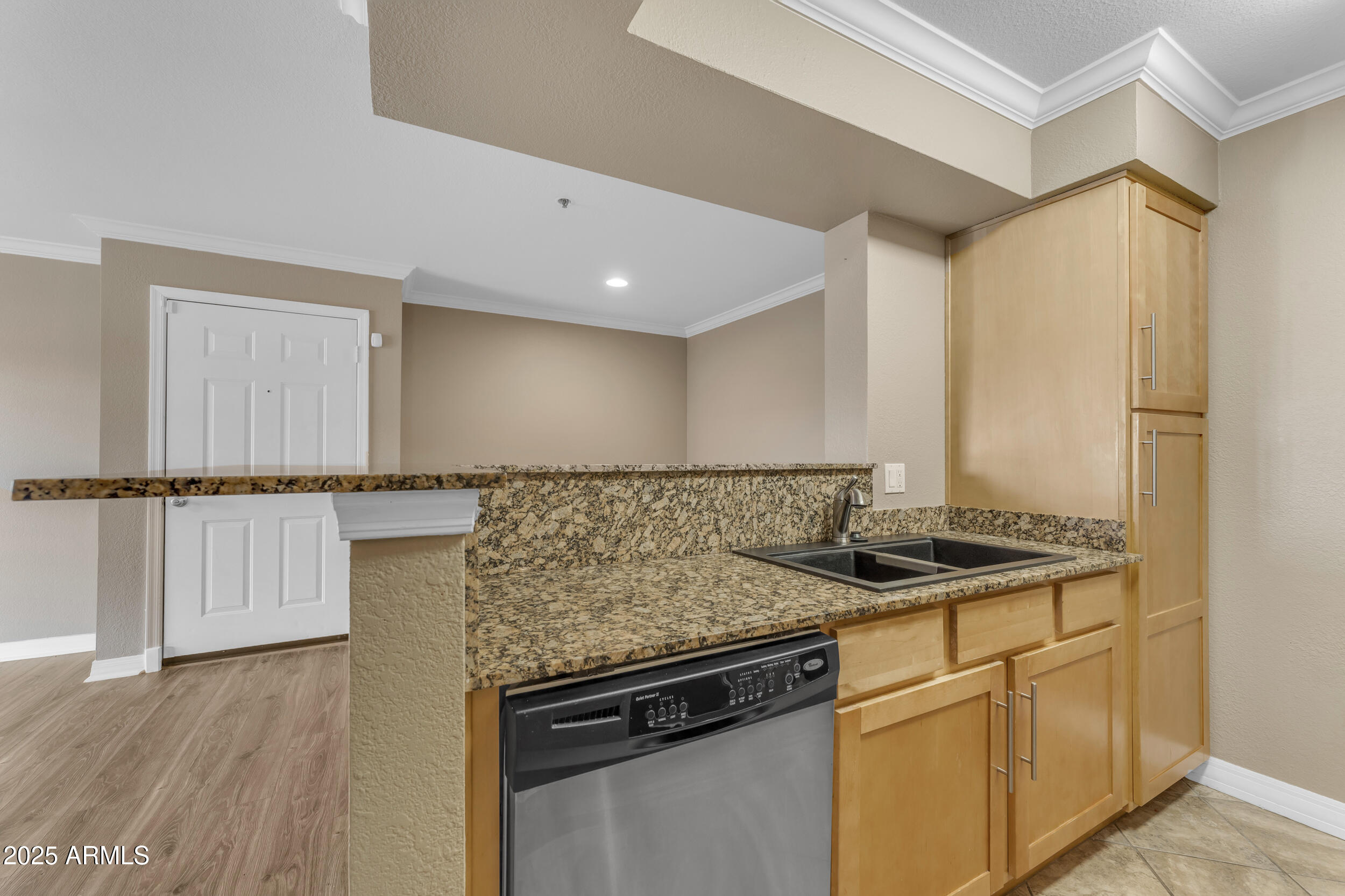 2025 E CAMPBELL Avenue, 140