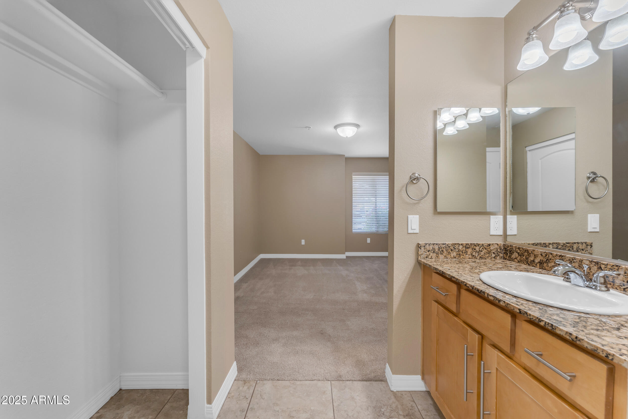 2025 E CAMPBELL Avenue, 140