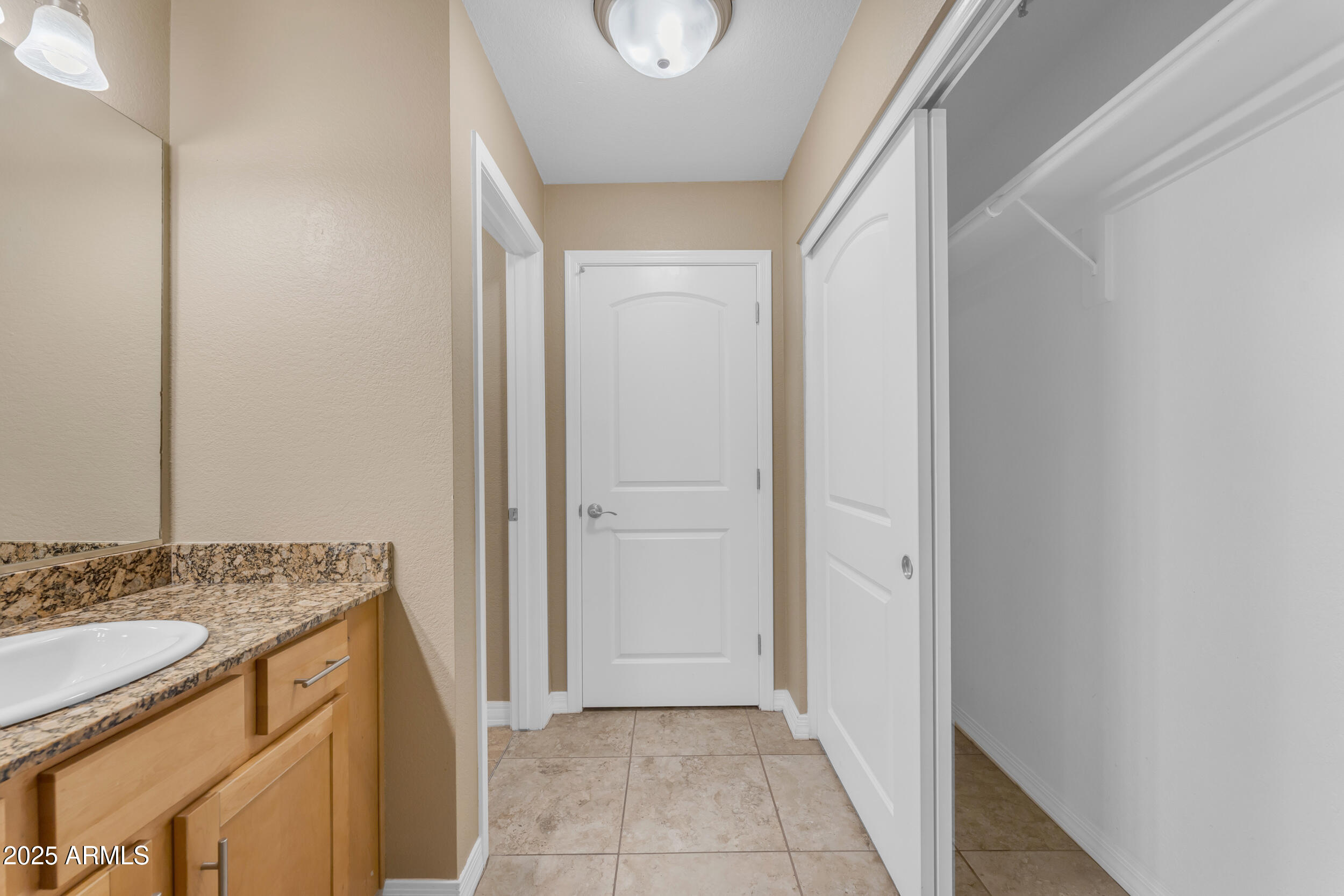 2025 E CAMPBELL Avenue, 140