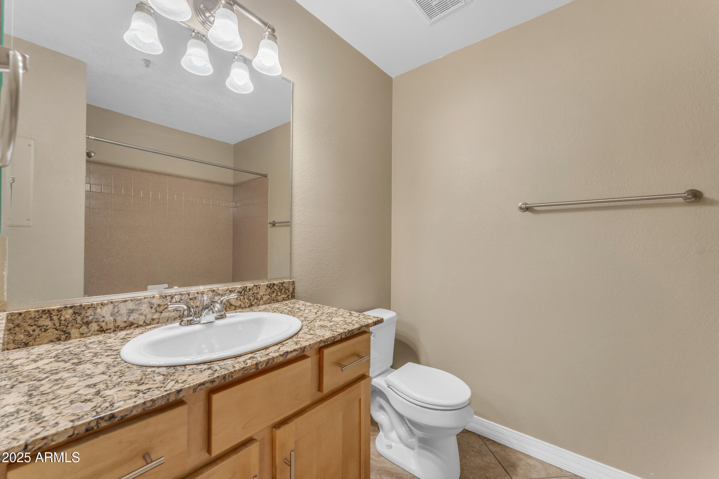 2025 E CAMPBELL Avenue, 140