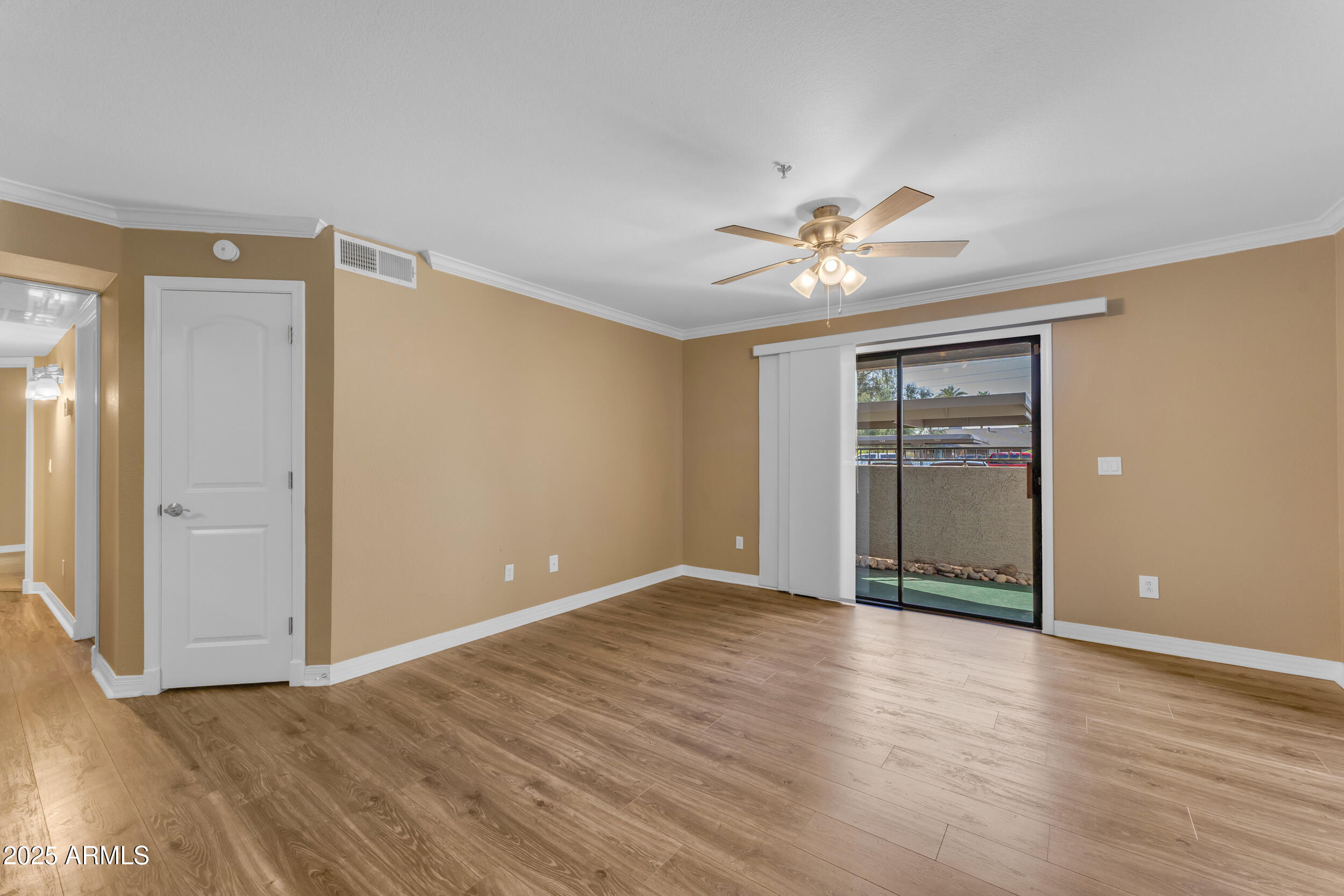 2025 E CAMPBELL Avenue, 140