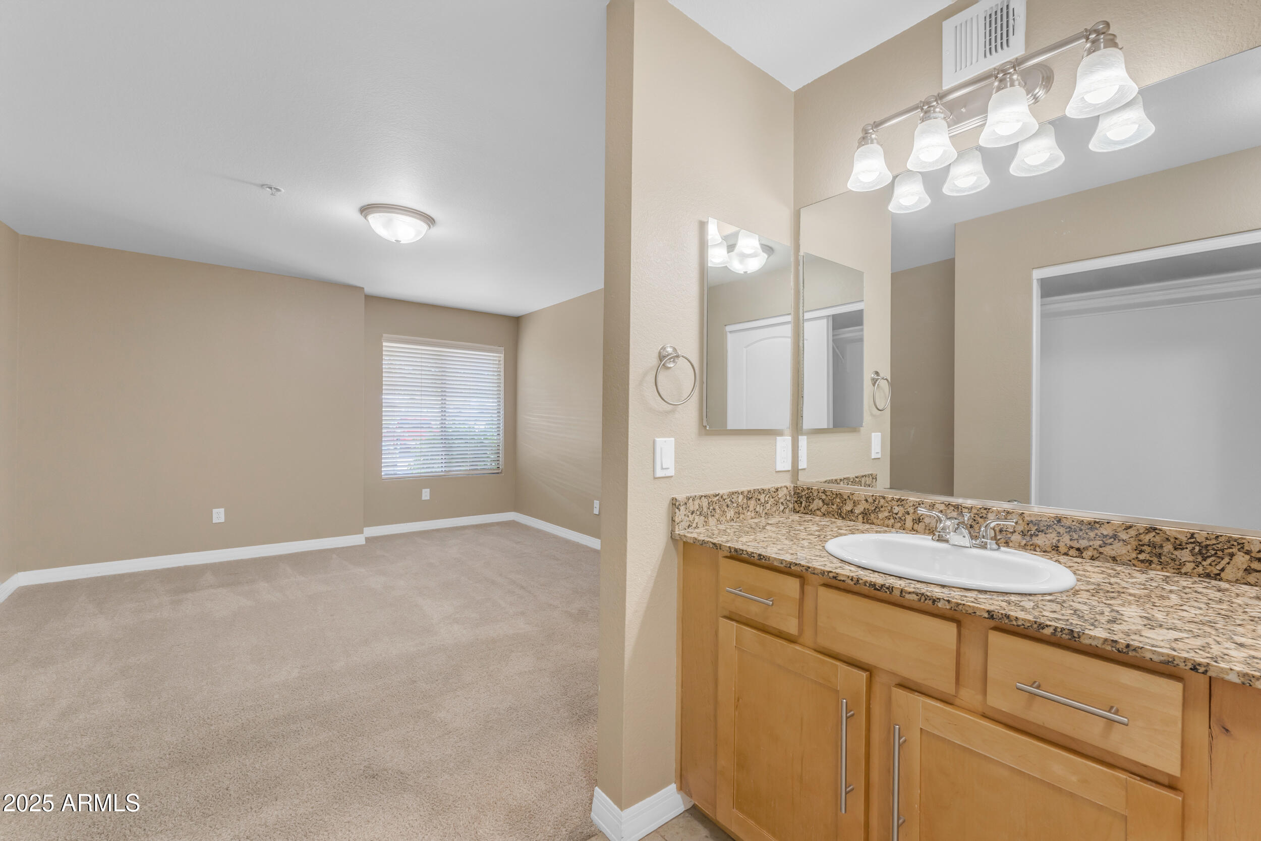 2025 E CAMPBELL Avenue, 140