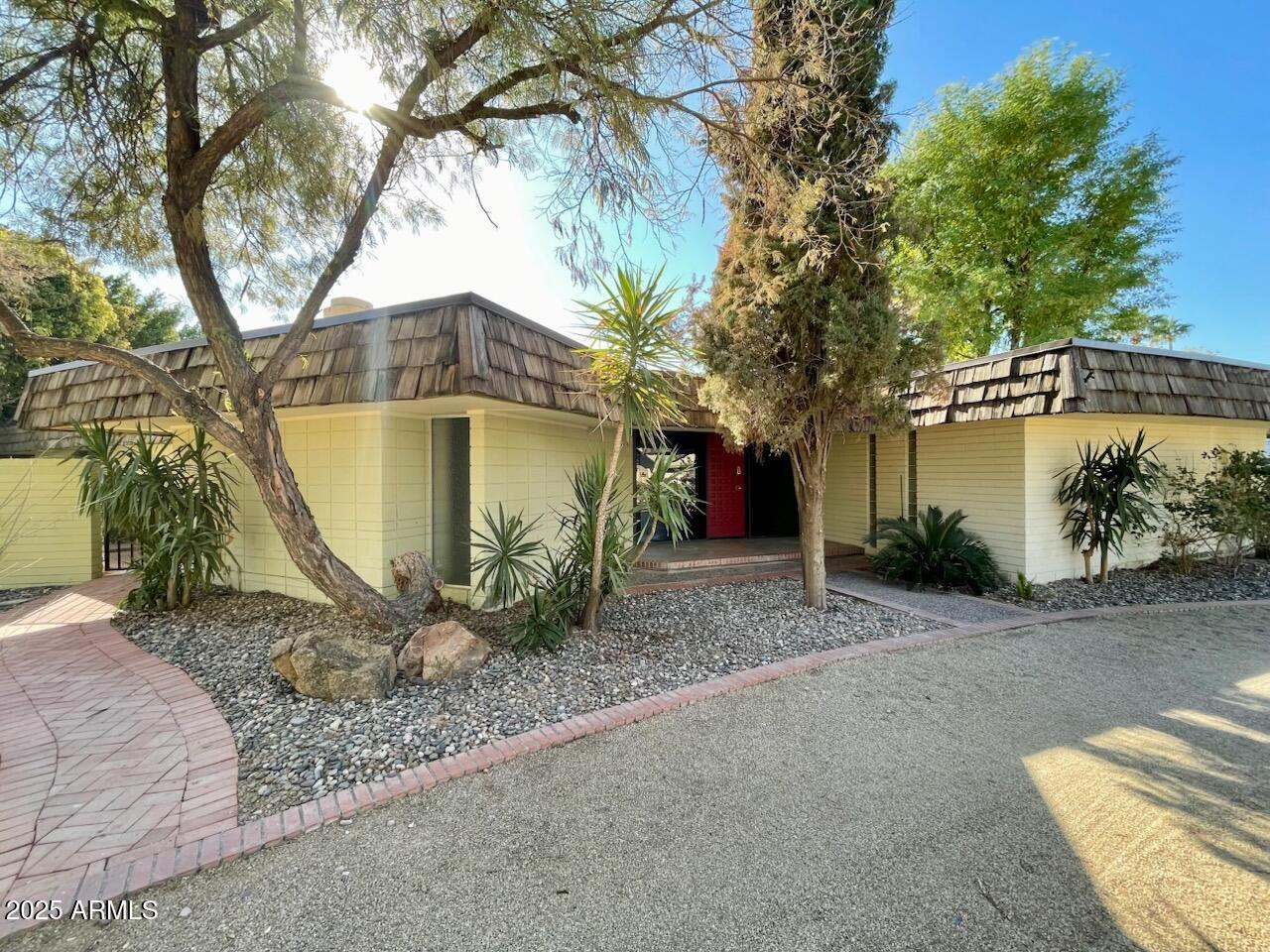 203 W ALEGRE Drive