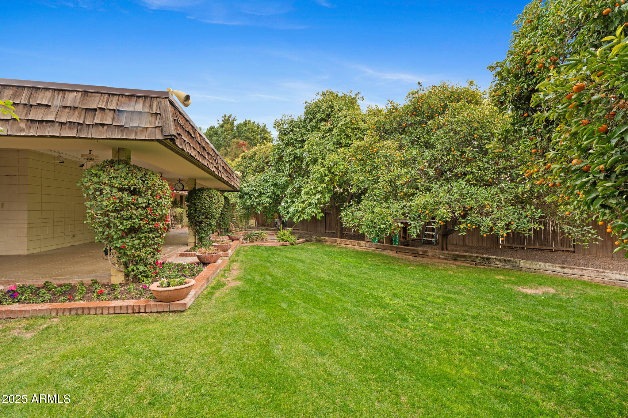 203 W ALEGRE Drive