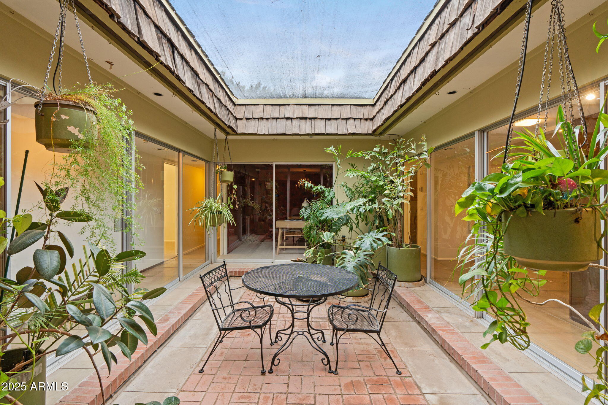 203 W ALEGRE Drive