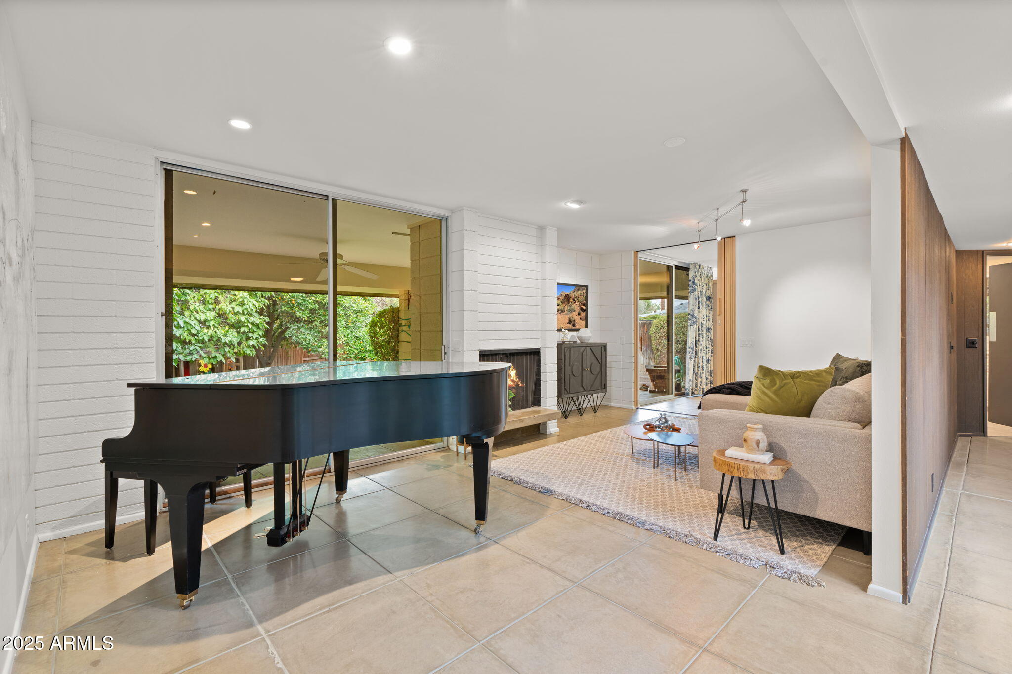 203 W ALEGRE Drive
