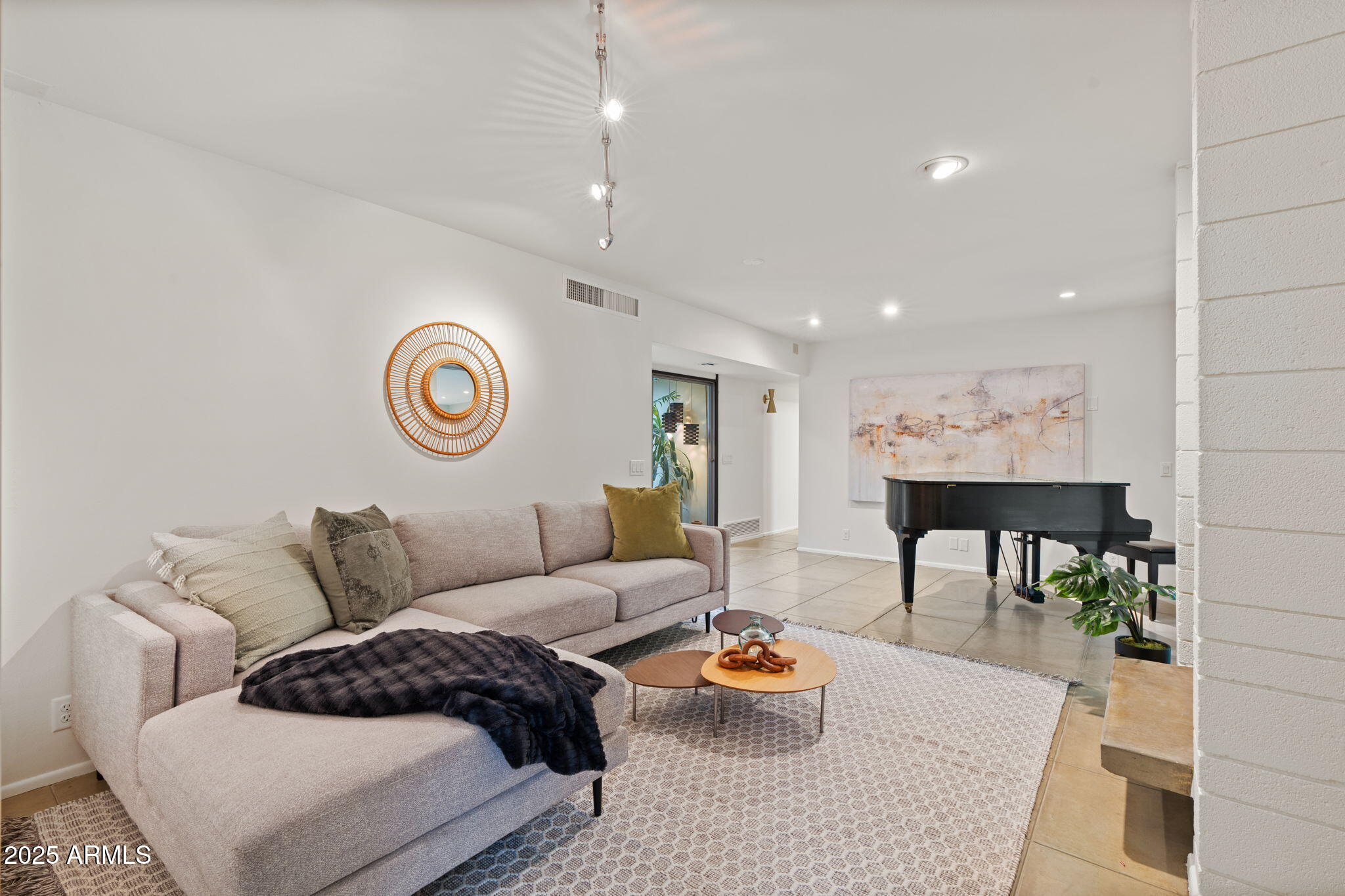 203 W ALEGRE Drive