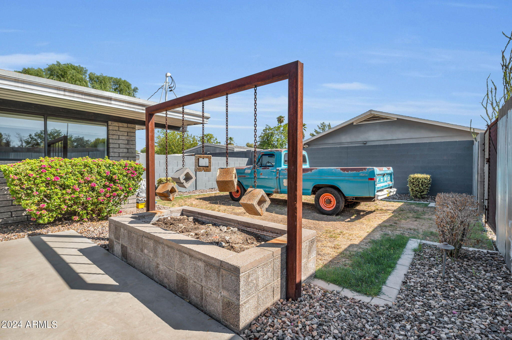 324 W NORTHERN Avenue