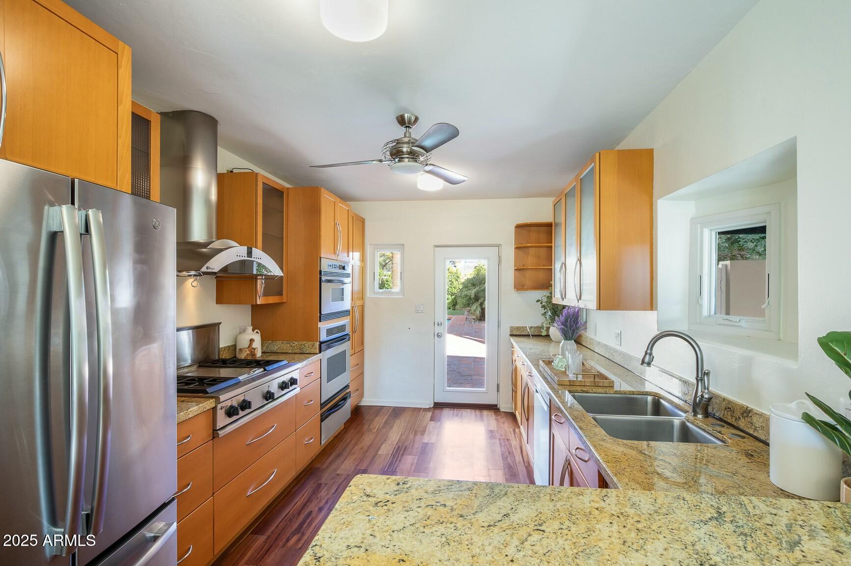 320 W Cypress Street