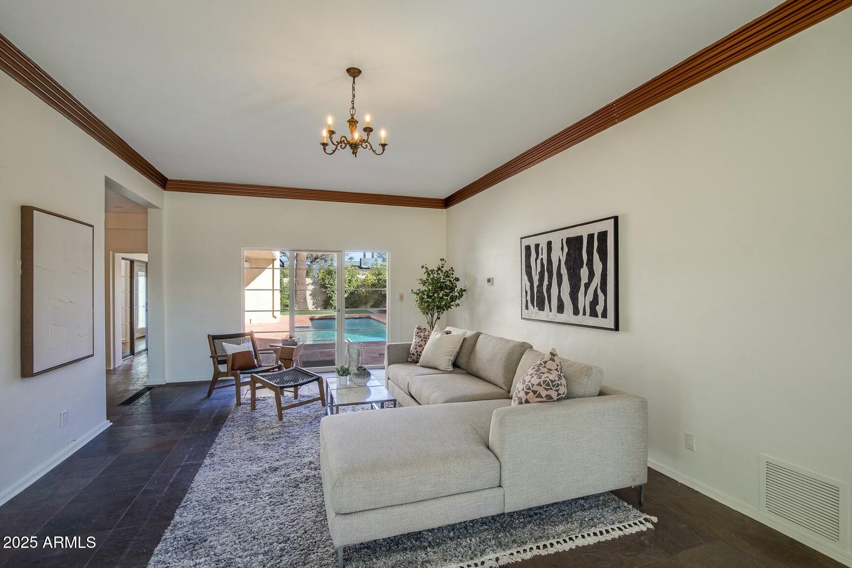 320 W Cypress Street