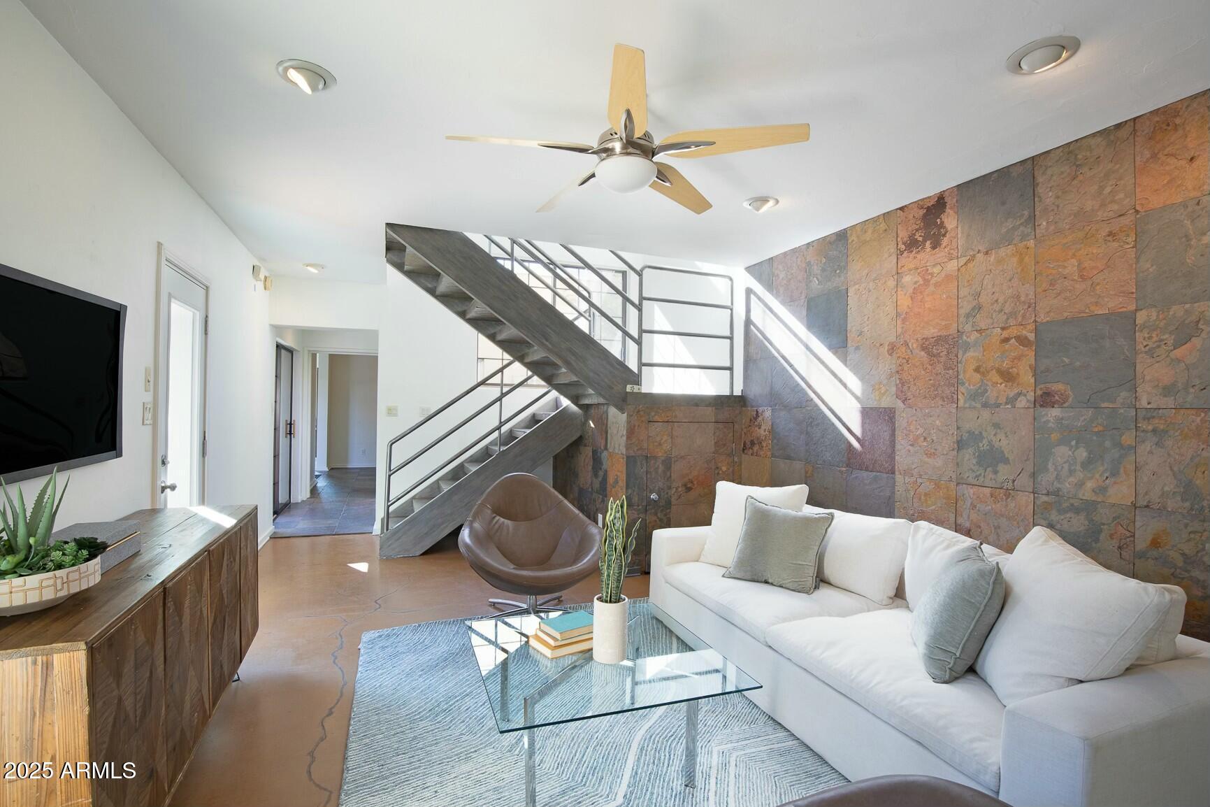 320 W Cypress Street